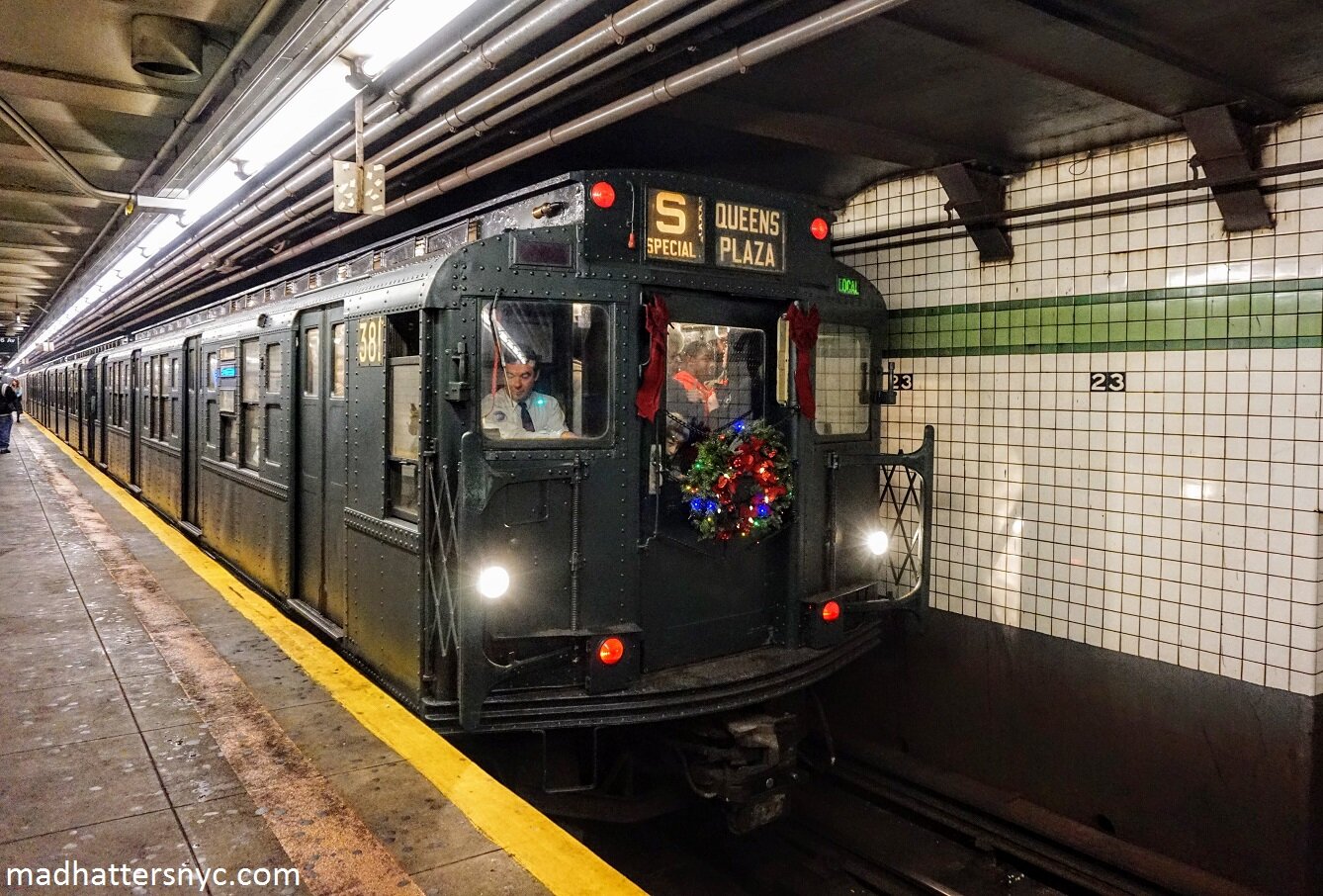 Ночной ретро поезд метро. Метро Нью Йорка. Поезд метро Нью-Йорка. Депо метро в Нью-Йорке. Станция Сити-Холл Нью-Йорк.
