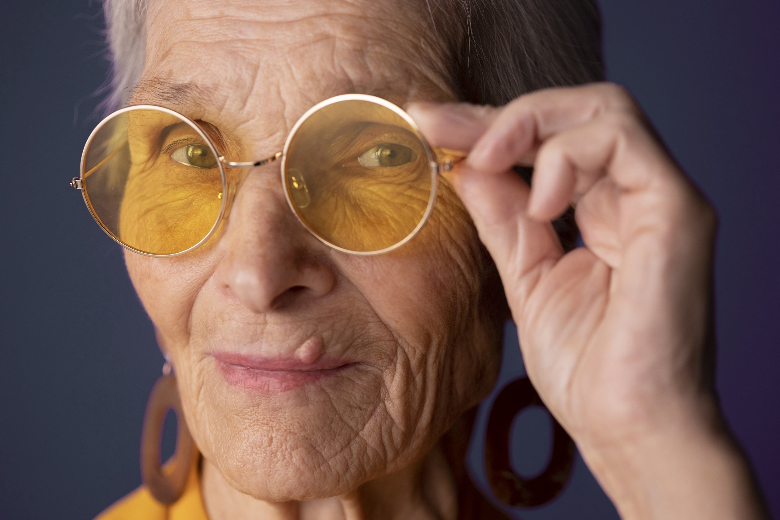 mature-woman-wearing-fashionable-clothing.jpg