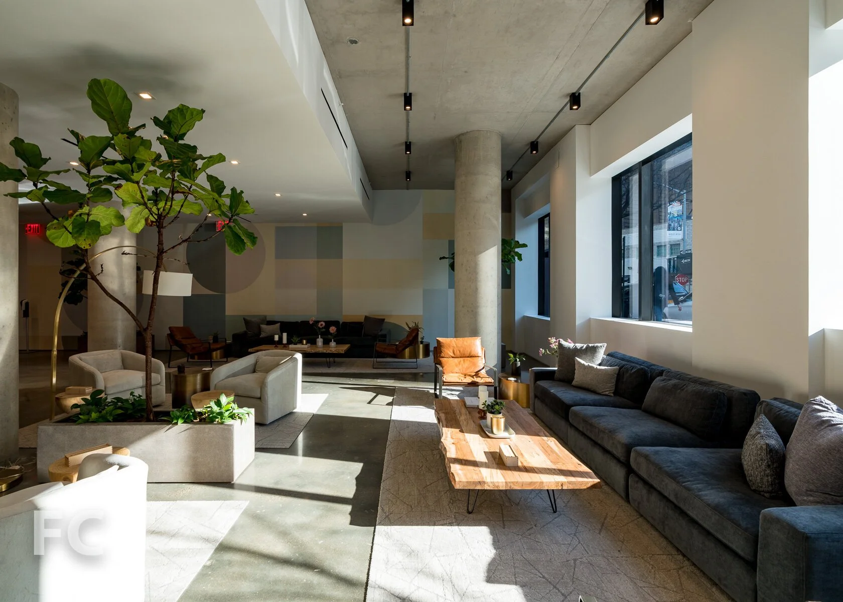 98 Front Lounge
Photo: Field Condition