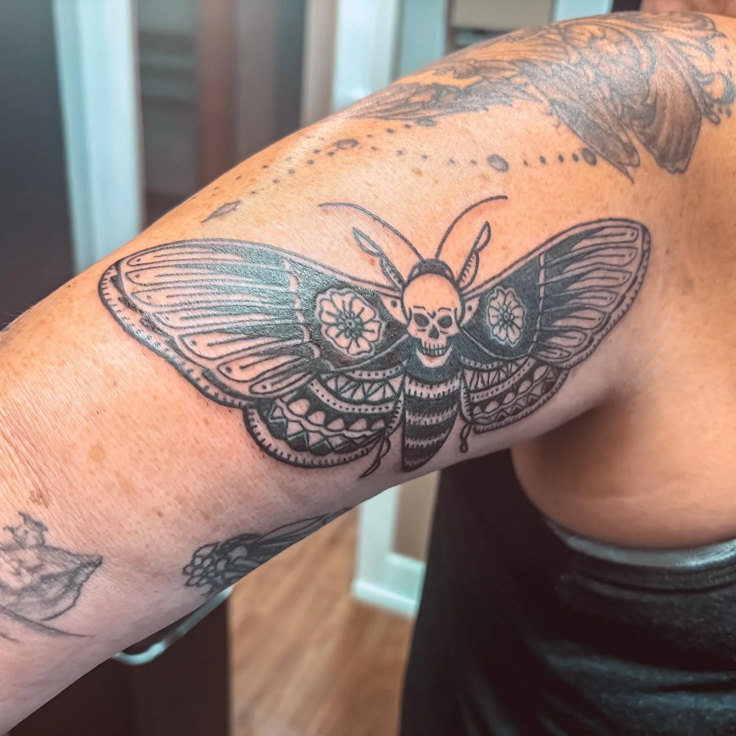 My favorite flash design on such a rad human. So glad that I got to touch it up and hang out with Gina today in the new space 🫶