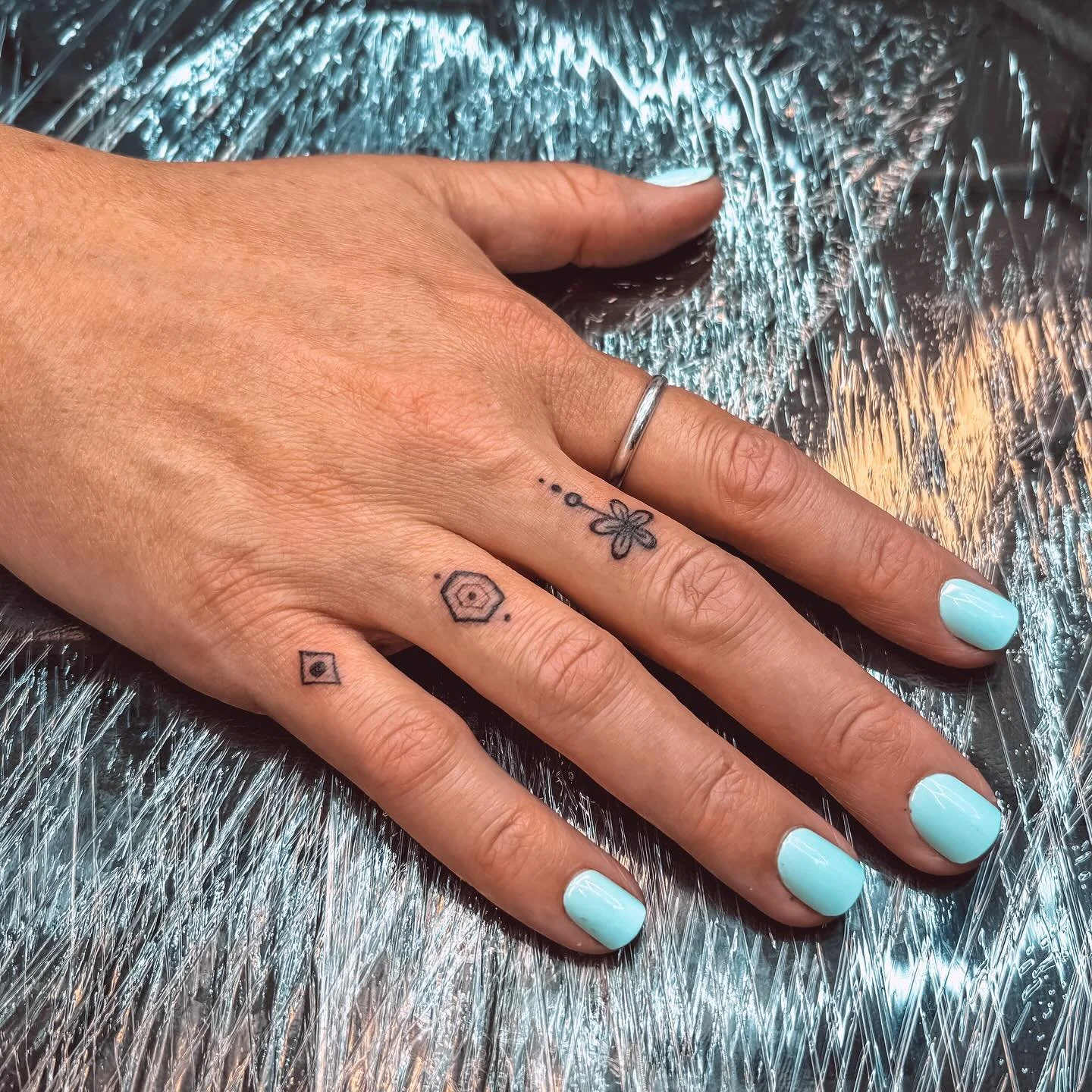 It was a pleasure tattooing these three finger flash designs from my Donate Life Series Part I on @karleeklein! 

Thank you for the trust and for being such a cool person with an already amazing tattoo collection. 

Connecting with rad people in our 
