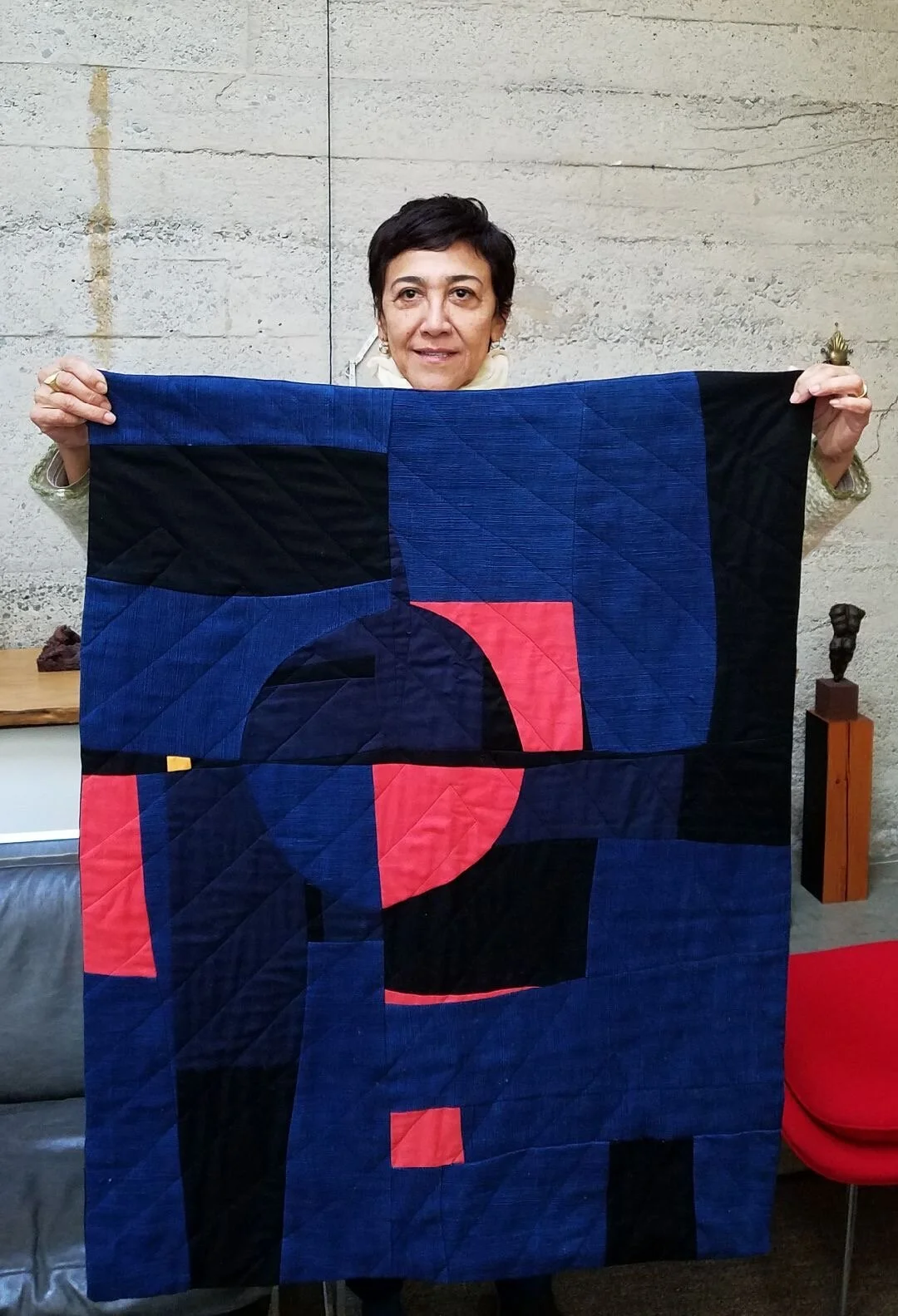 Monica and her custom Boopsie Thread cabin quilt!