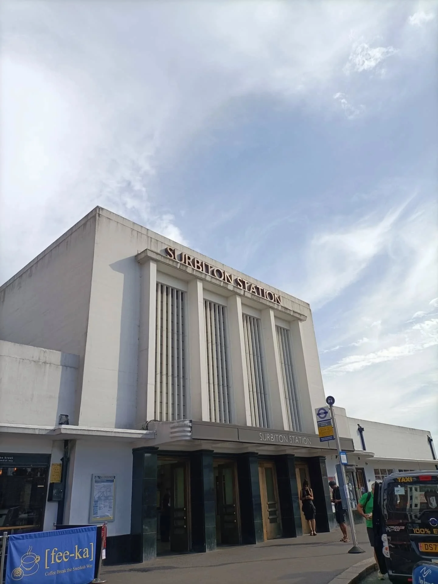 The summer time is usually a little quieter in the therapy world 🌇 Often people are enjoying their summer, going on holidays and, because of mother nature's power, feeling better 🌞📈

If you're not in the same boat then I have some in person and on