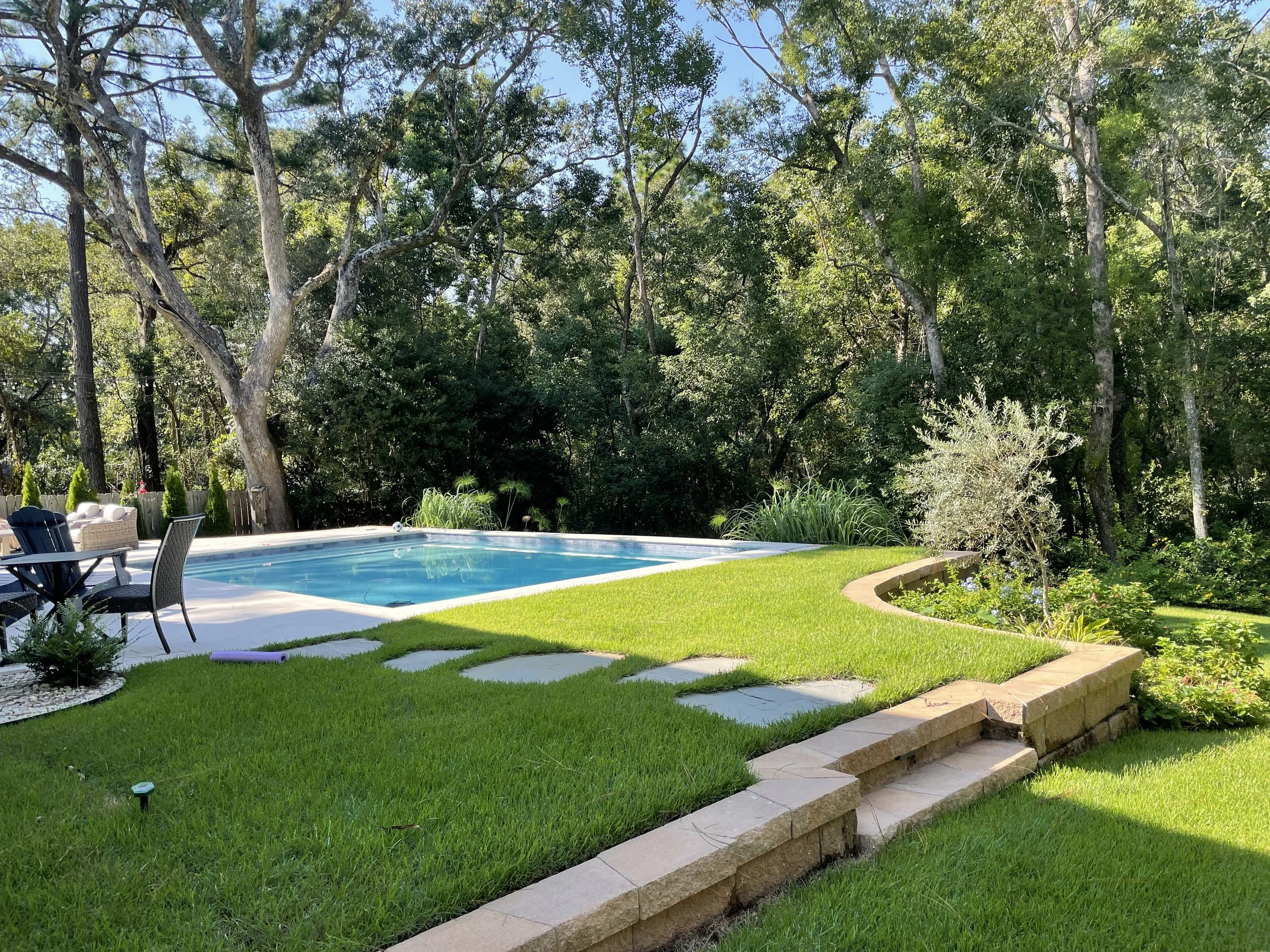 Gunite vs. Vinyl: Which is Really the Best Pool for the Fairhope or Mobile, AL Climate?