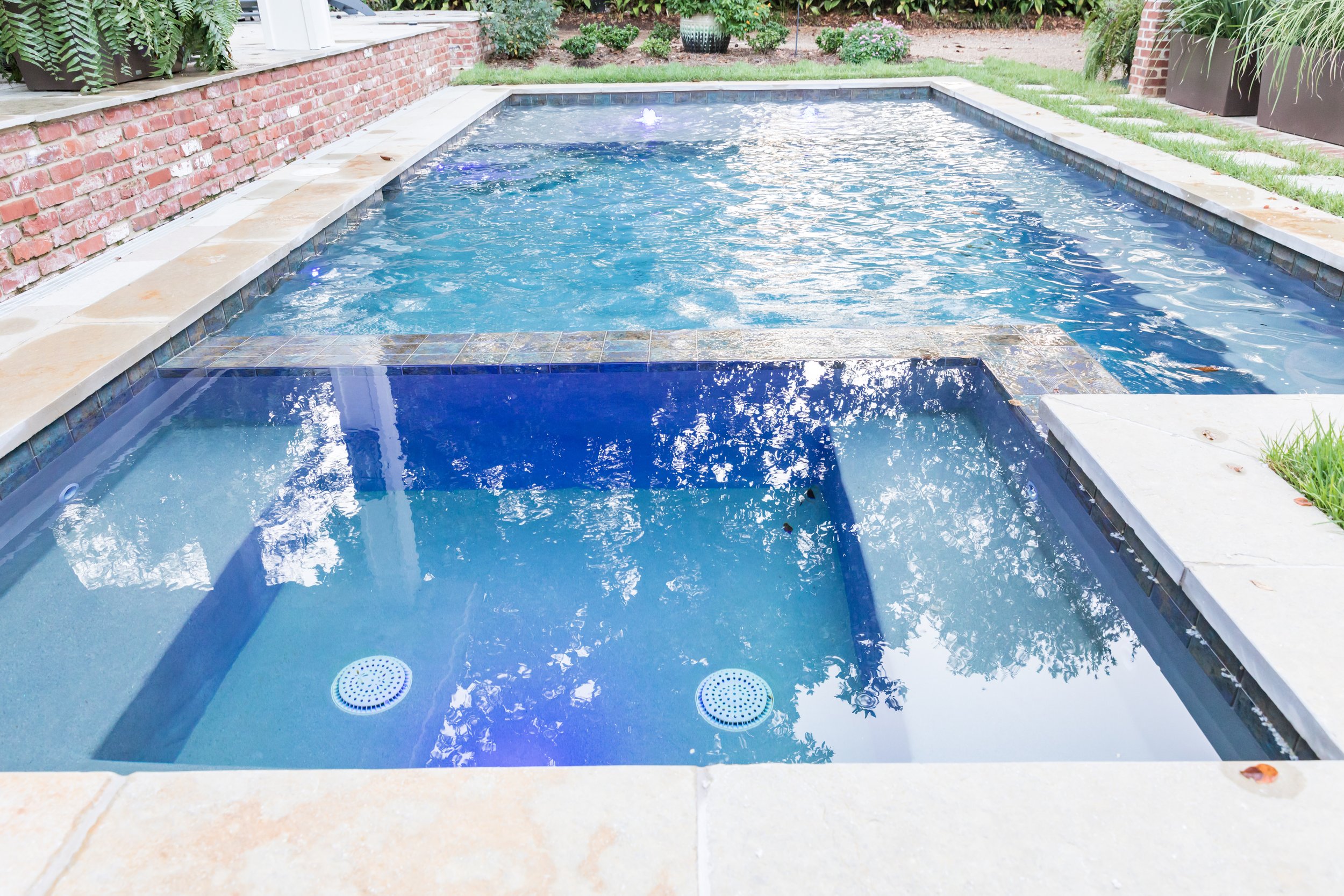 custom-gunite-pool-with-hot-tub-mobile-alabama.jpg