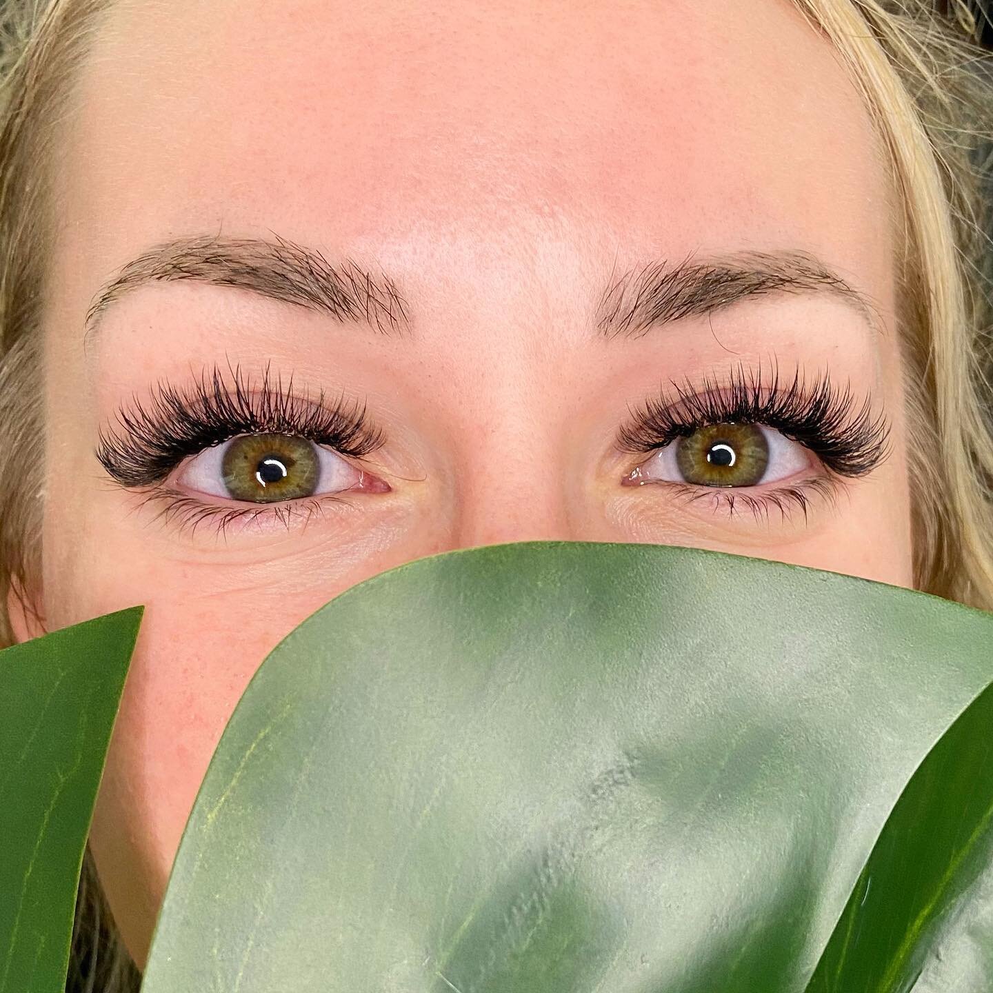 SHE HAD SOO MANY LASHES. 😍
⠀⠀⠀⠀⠀⠀⠀⠀⠀
Once in a while you&rsquo;ll get a client who has a gazillion natural lashes. If you have dense, long, healthy natural lashes you can literally wear any style/length you want. Everything will look amazing on you!