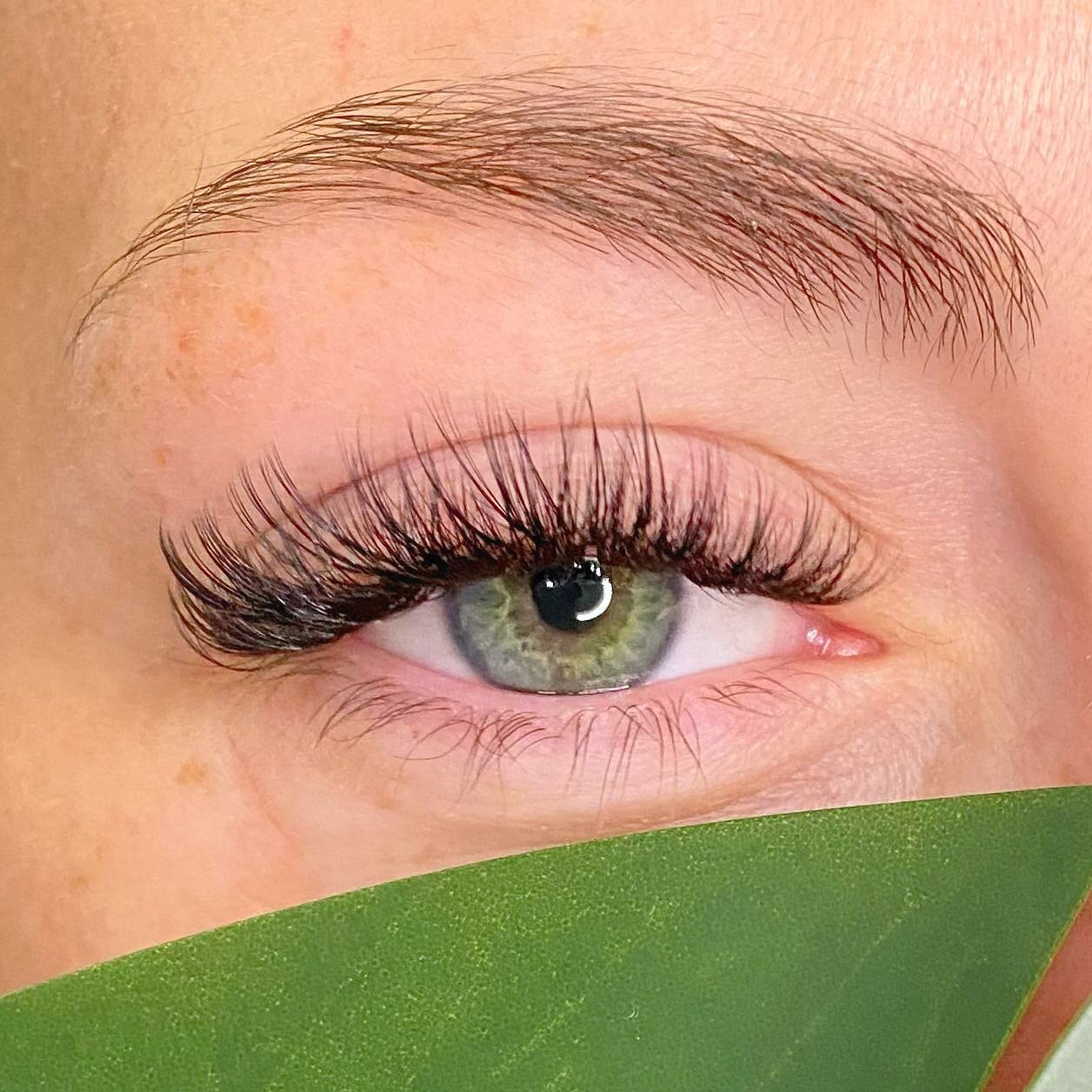 Do I have to wait 24 hours to get my lash extensions wet? 💧
⠀⠀⠀⠀⠀⠀⠀⠀⠀
HELL TO THE NO. 
You can immediately wet your lashes after applying extensions! Sometimes I will even do a lash bath on my sensitive clients at the very end of the set to wash off