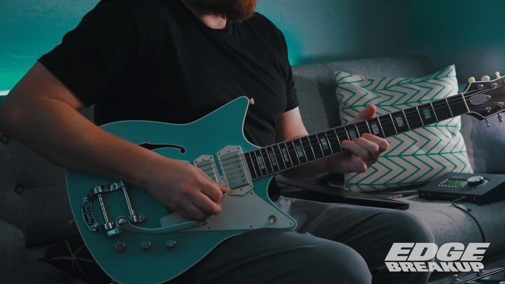 👉swipe👉 @expressofx Ge / Si Dual Fuzz
@greeramps Thunderbolt30 Gen 2
@frank_brothers Ultra Light
@lollarpickups El Rayo / Firebird

The Expresso FX fuzz and boosts are seriously blowing me away. Just incredible stuff!! Sounding ridiculous with this