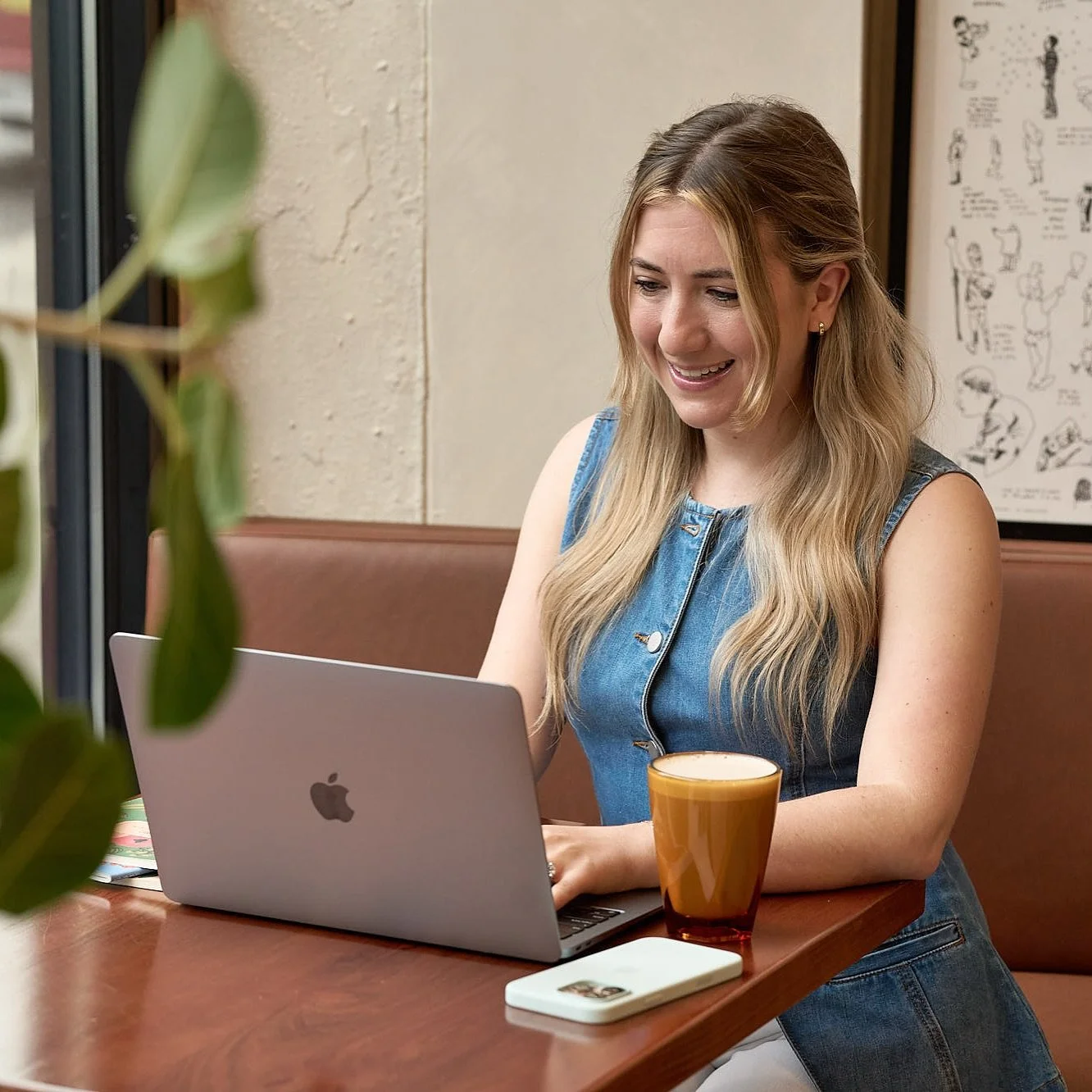 Think of me as your partner in all things social, from strategy to content.
✨ Video-first content creation: Reels, TikToks, and creative short-form videos
 ✨ Full social media management: strategy, posting, and day-to-day support
 ✨ Or a flexible app