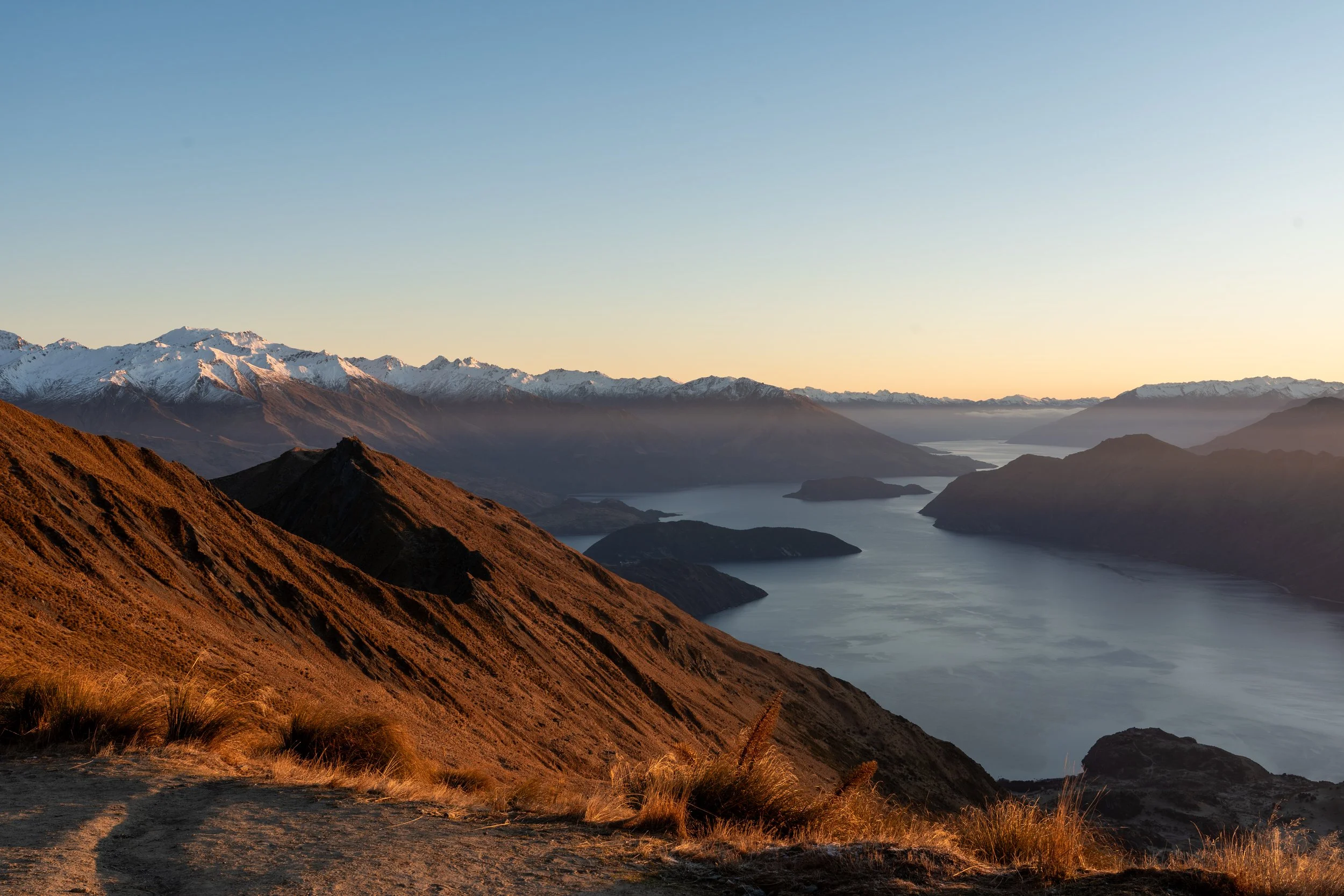 A photo of the Roys Peak hike overlooking Lake Wānaka, taken on Rochelle's hike in New Zealand.