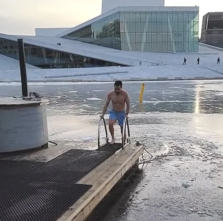 COLD WATER PLUNGE IN OSLO, NORWAY AT 0 DEGREES CELSIUS