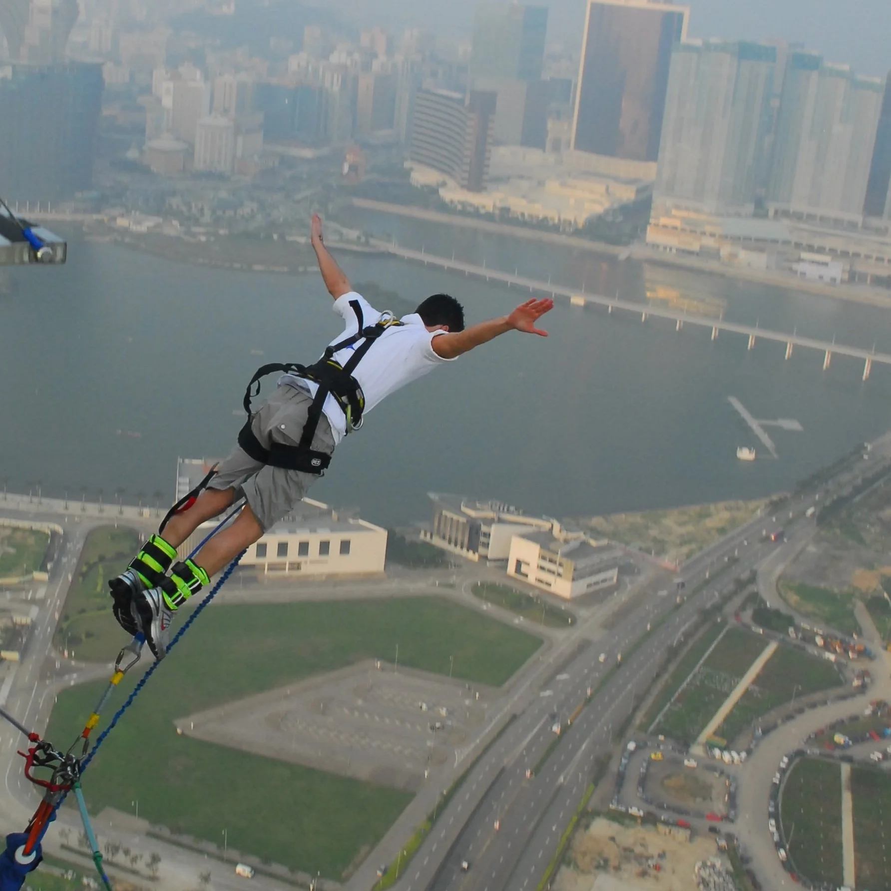 JUMPING FROM THE WORLD’S HIGHEST BUNGEE — MACAU TOWER, 764 FEET OF PURE ADRENALINE