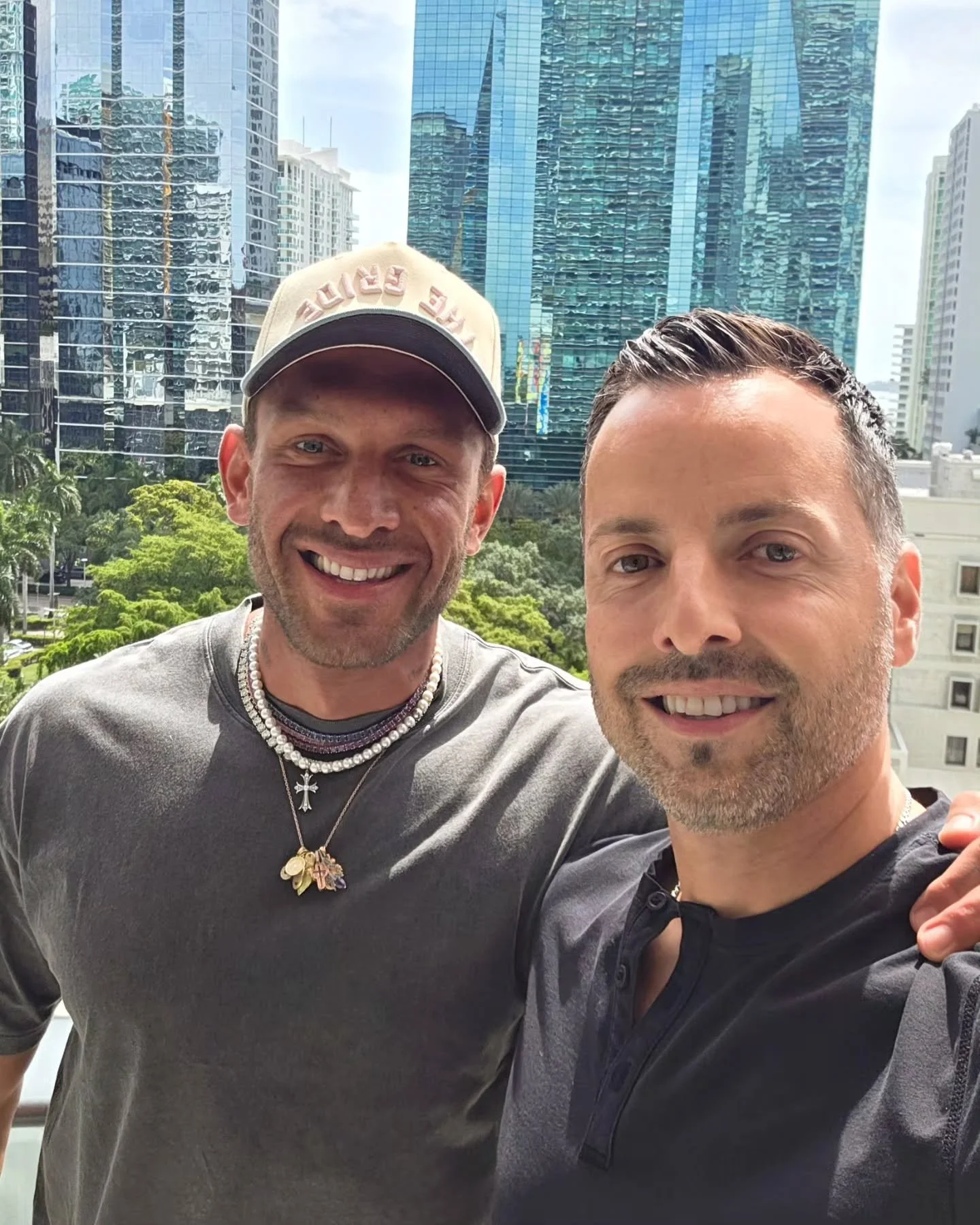 Invigorating times with Georgios Frangulis in Miami: 1,000+ locations, 50+ countries... and he's just getting warmed up! 

🚀@georgiosfrangulis + 🫐@oakberryusa

🎙@InvigorateYourBusiness +📍@duamiamihotel

You have created something special my frien