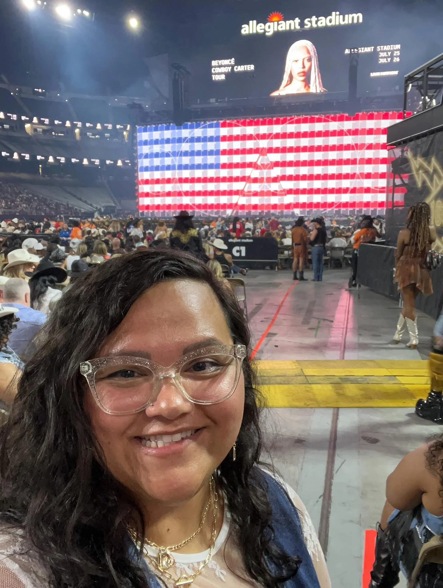 Ran away to Las Vegas for Cowboy Carter night one and had the time of my life!!!! Thank you, as always, to @billtries for forever encouraging me to be extra 😭😭😭