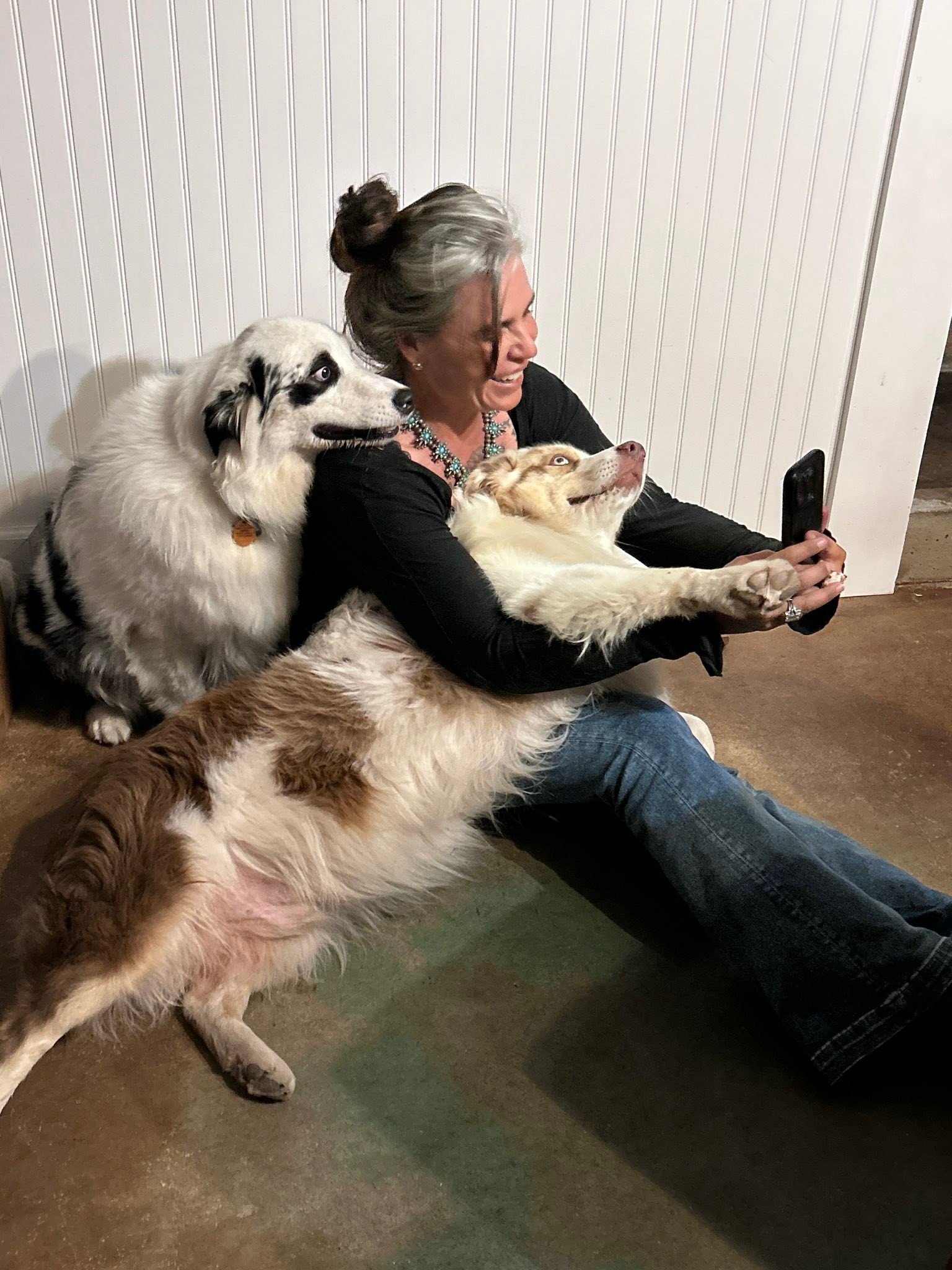 Percy &amp; Mateo (his 3-yr old boy) warmed my heart yesterday😍 It was a gift to have them together and enjoy 6 dogs in the Christmas spirit of joy &amp; peace🐾🎄❤️😁