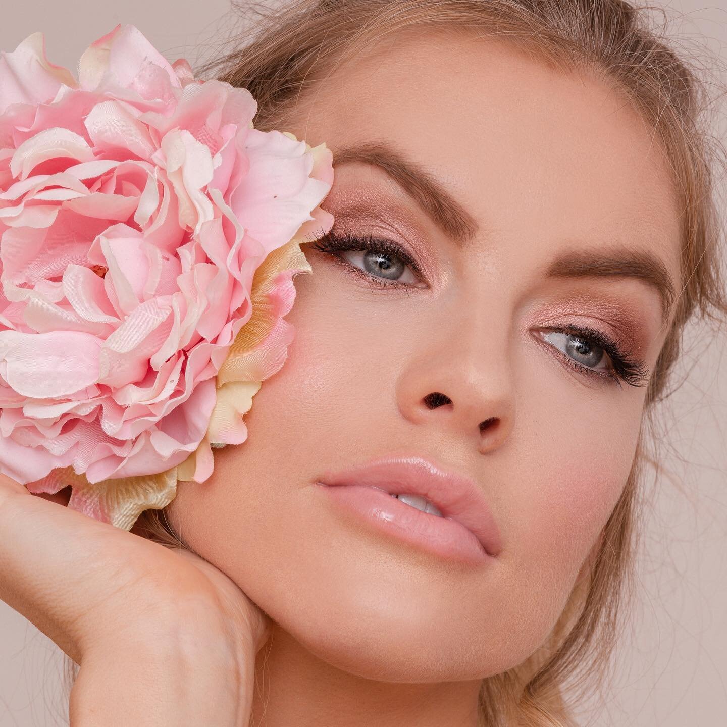 Makeup for beauty shoots is one of my favourite things to do. Natural, fresh makeup which showcases the model&rsquo;s skin. How stunning does @misskirstyrose look? Beautiful!@katesharpphotography
#makeupideas #likeforlikes #cosmetics #lashes #makeupl