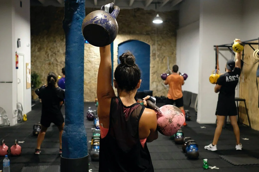 ¿Estás pensando apuntarte a nuestras sesiones? 
Lo que te ofrecemos con cada cuota de entrenamiento:
- Sesiones presenciales en el estudio
- Sesiones on-line a distancia
- Plan nutricional 100% individualizado
- Sesiones en grupo reducido 