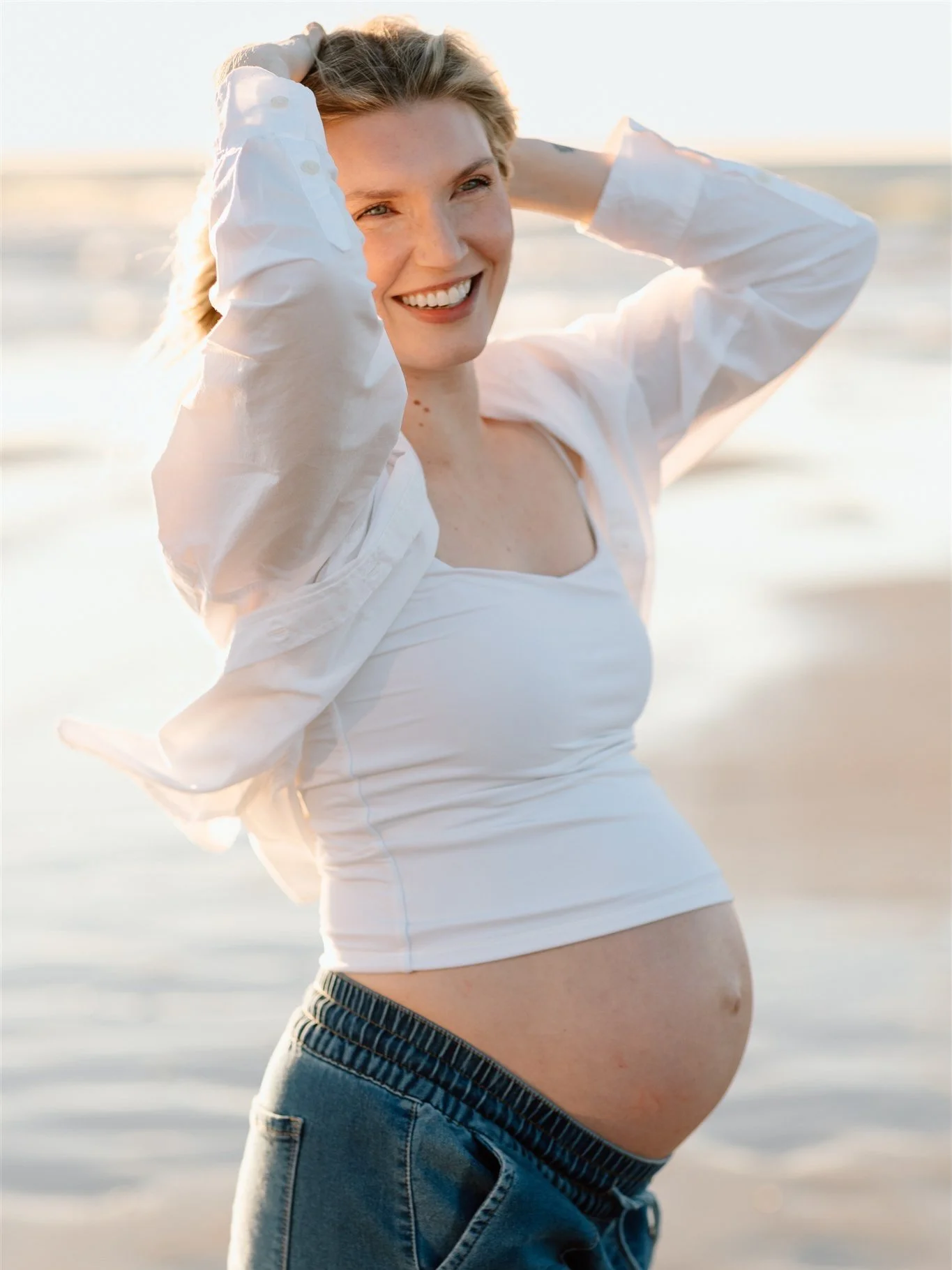 I told her she was glowing and I meant it with my whole chest. 

#maternityphotos #beachmaternity #maternityshootideas #motherhood #oregonmaternityphotographer