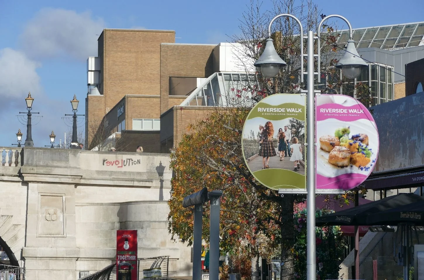 Shopping upon Thames