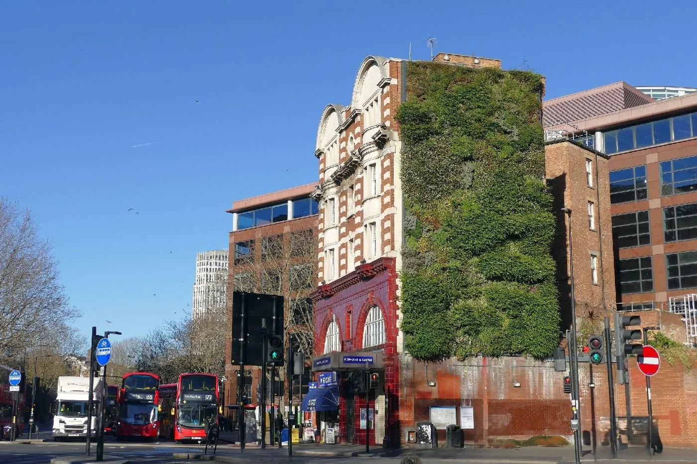 Green: Leslie Green's oxblood tiles and a magificent green wall