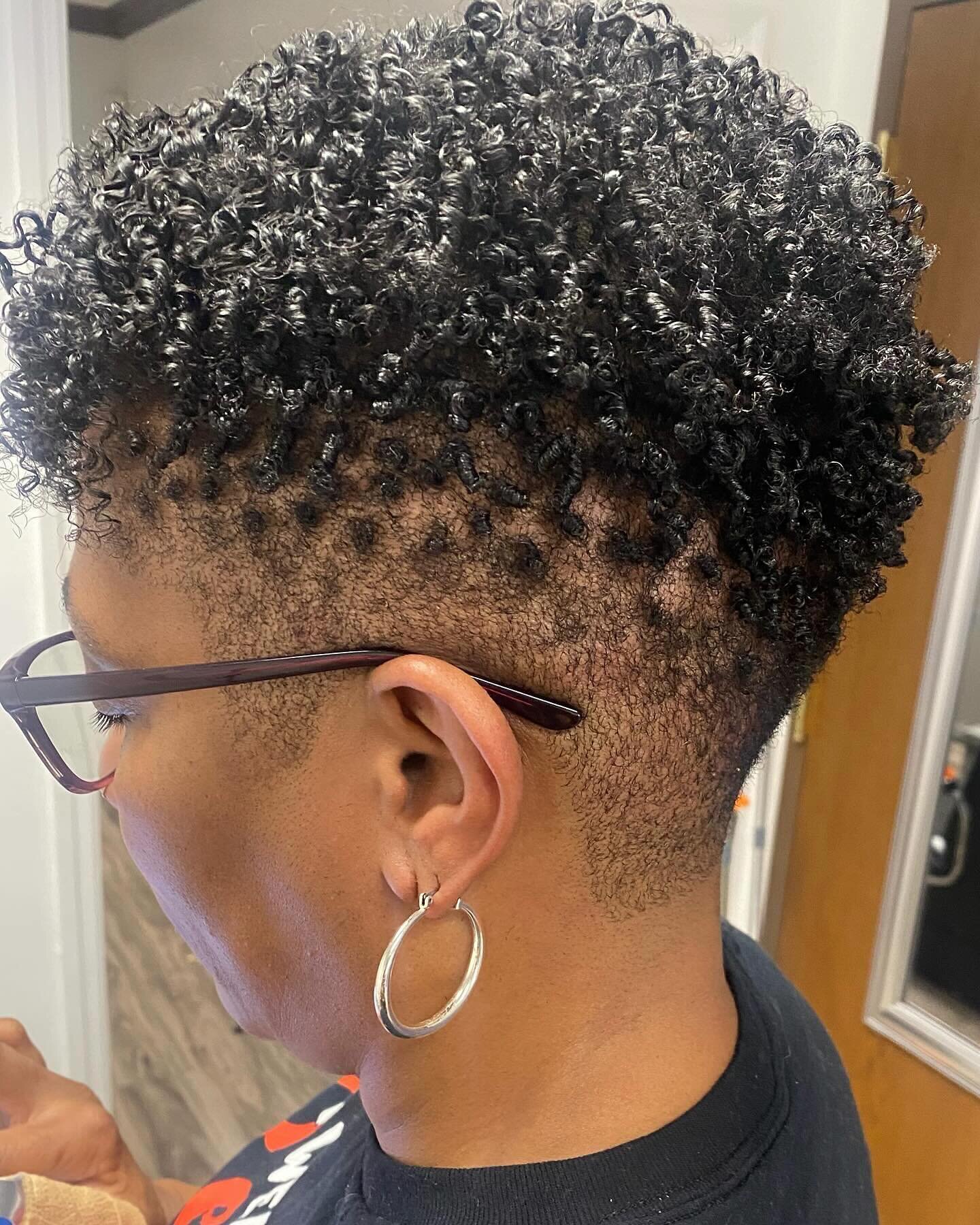 QUIZ TIME! What styling method did I use to get @gfitz72 curls up top? $10 cash app to the first correct answer! 
A. Wash &amp; Go
B. Coffee straw set
C. Twist Out
.
#washngo #twistout #flattwistout #strawset #taperednaturalhair #taperedcut #taperedg