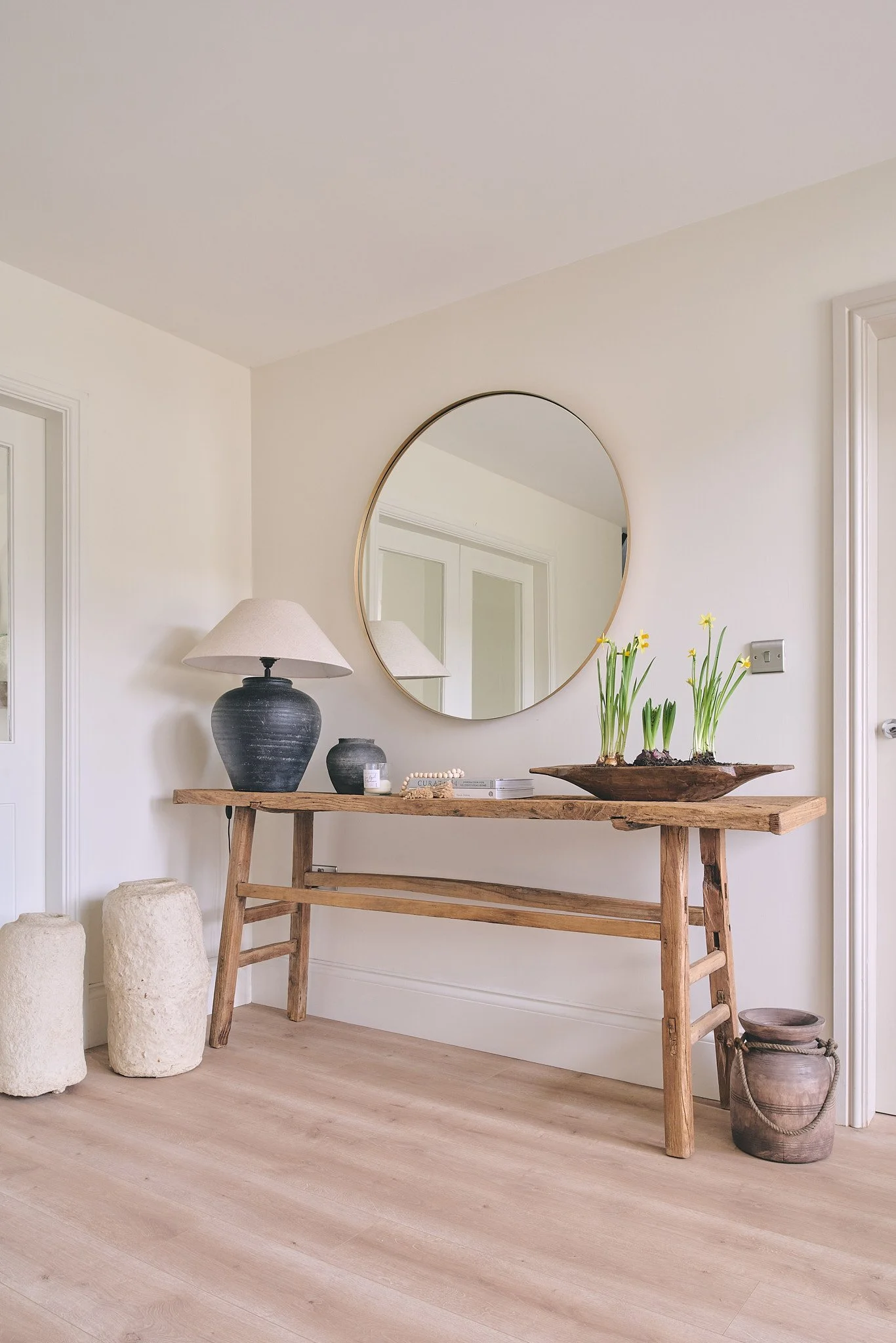 Your hallway is the first impression of your home. It sets the tone the moment you walk through the door ✨

But great hallway design isn&rsquo;t just about looks (although we love a beautiful space). It also needs to work hard for everyday life, from