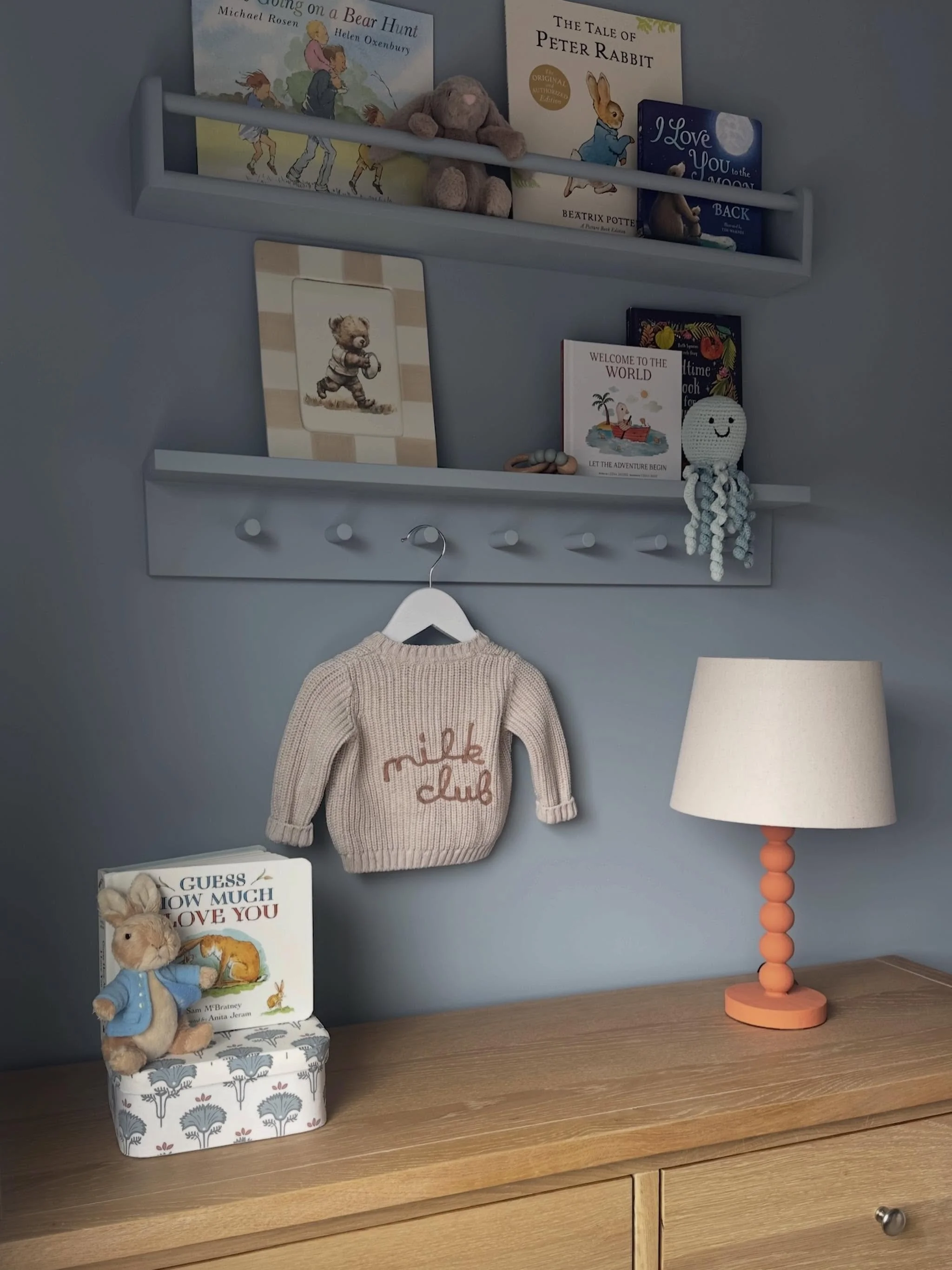 Designing a nursery? 🧸

Sophie has recently completed her nursery ready for her new arrival and it is looking really lovely 🥰 

The colour scheme paired soft blues with orange and wood tones. Perfect from new born and it will last for years to come