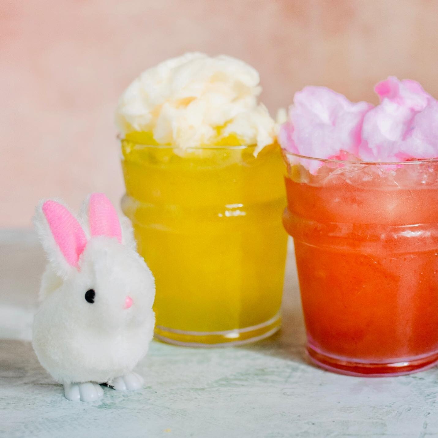 🍸🐣🐇Happy Easter! 🐇🐣🍸
Somebunny is having cotton candy cocktails all day 😏
