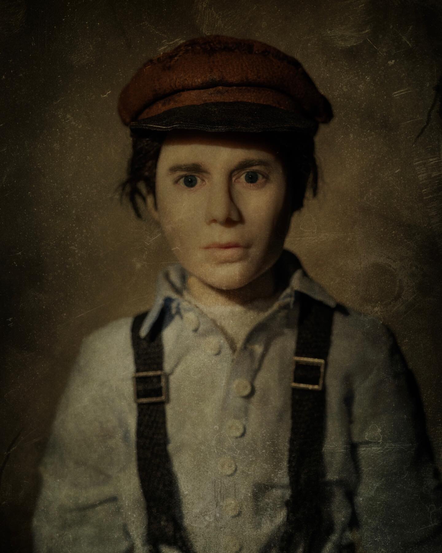 Thomas tintype portraits.
.
.
VFX @jasonwalkerartist 
Puppet by @morezmorestudio 
.
.
.
#puppet #stopmotion #morezmorestudio #canon #tintype #portrait #filmmaking #animation #vintageportrait #stopmotionanimation #blackandwhite #horror #indiefilmmakin
