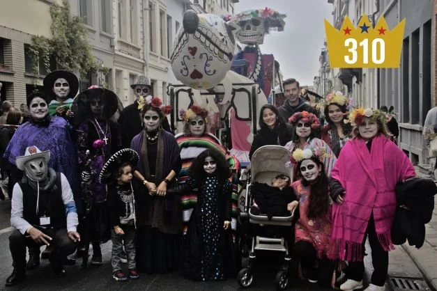 Xolo reuzenstoet borgerhout aankomst moorkensplein 2022.jpg