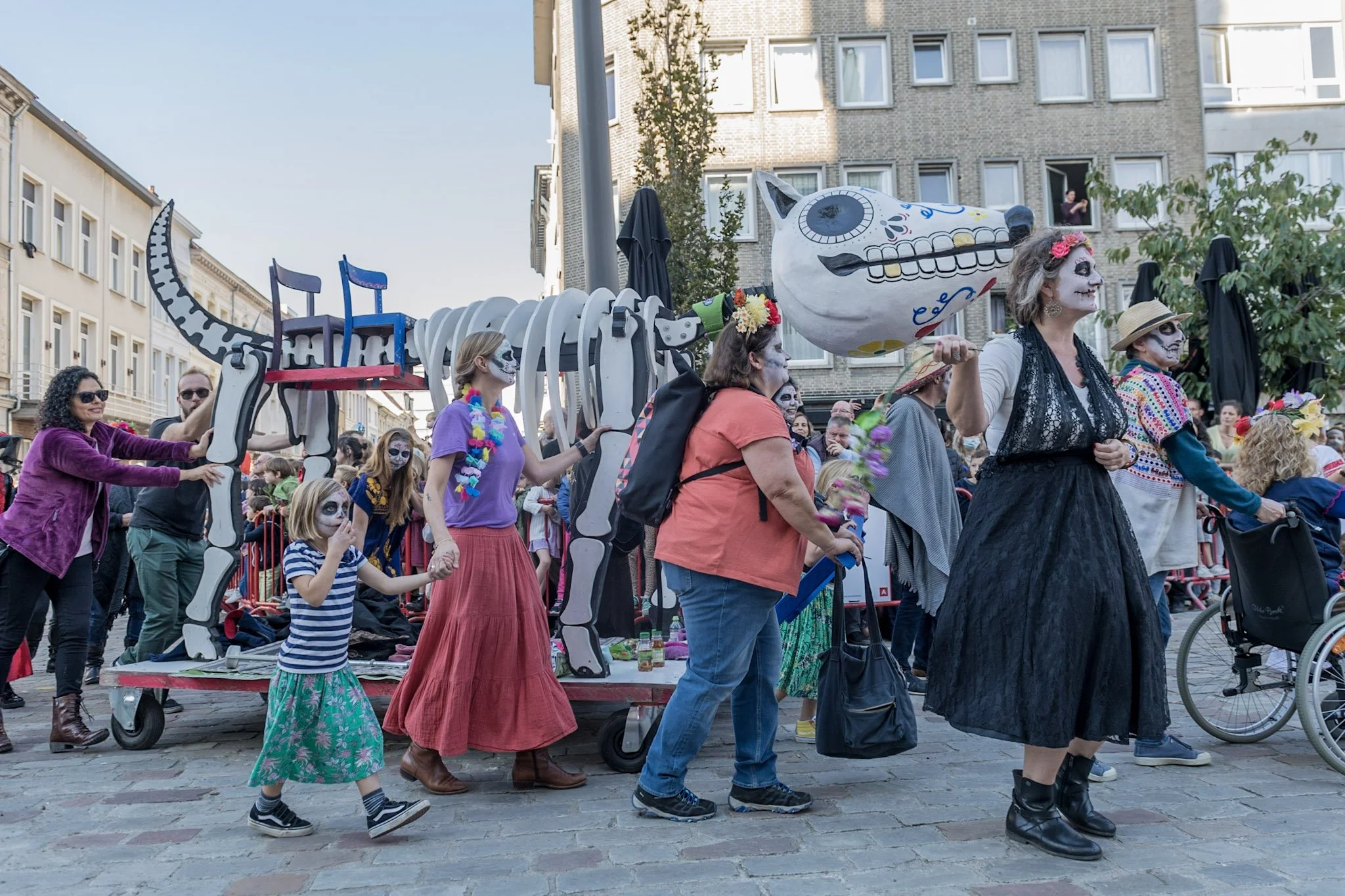 Xolo reuzenstoet borgerhout moorkensplein stoetloper.jpg