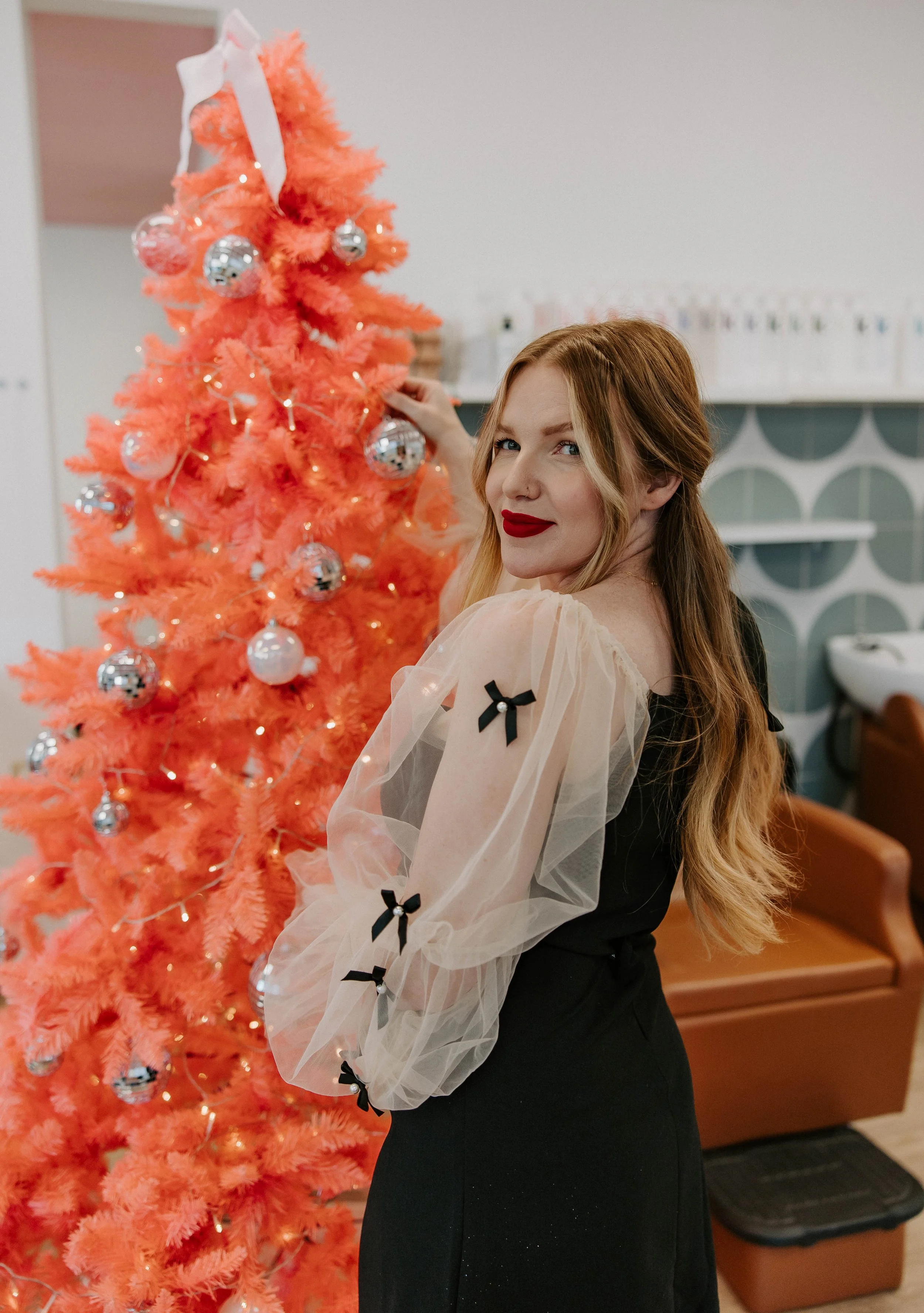 Get your hair holiday-ready with expert styling and color ideas from Blond Studio in St. Petersburg, FL. From glossy blondes to effortless updos, here’s how to sparkle all season long.