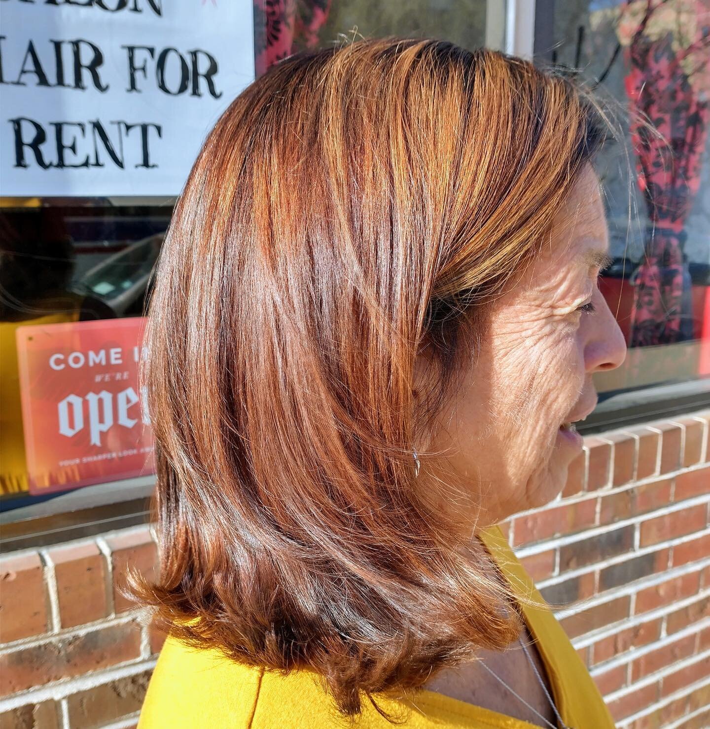 Another beautiful spring color.  Did a root shadow to blend seamlessly and add dimension.🧡💛
Done by Kristyn 
-
-
-
#chicagohair #ravenswood #chicagosalon #chicagosalons #chicagostylist #chicagohairstylist #lakeviewchicago #andersonville #lincolnsqu