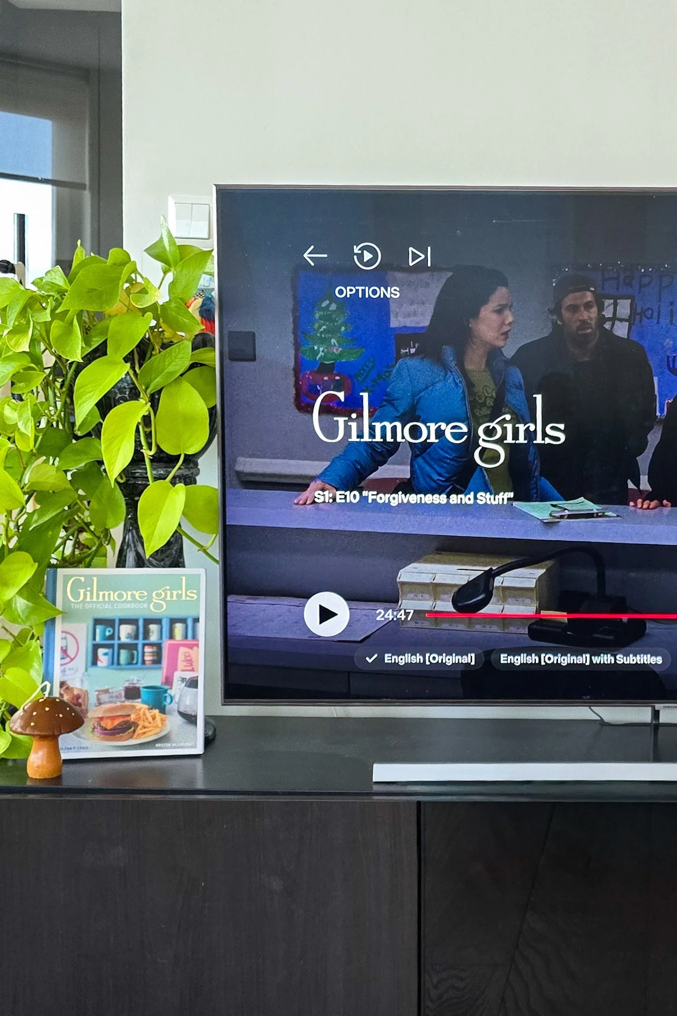 Gilmore girls: Season 1 Episode 10 References Explained