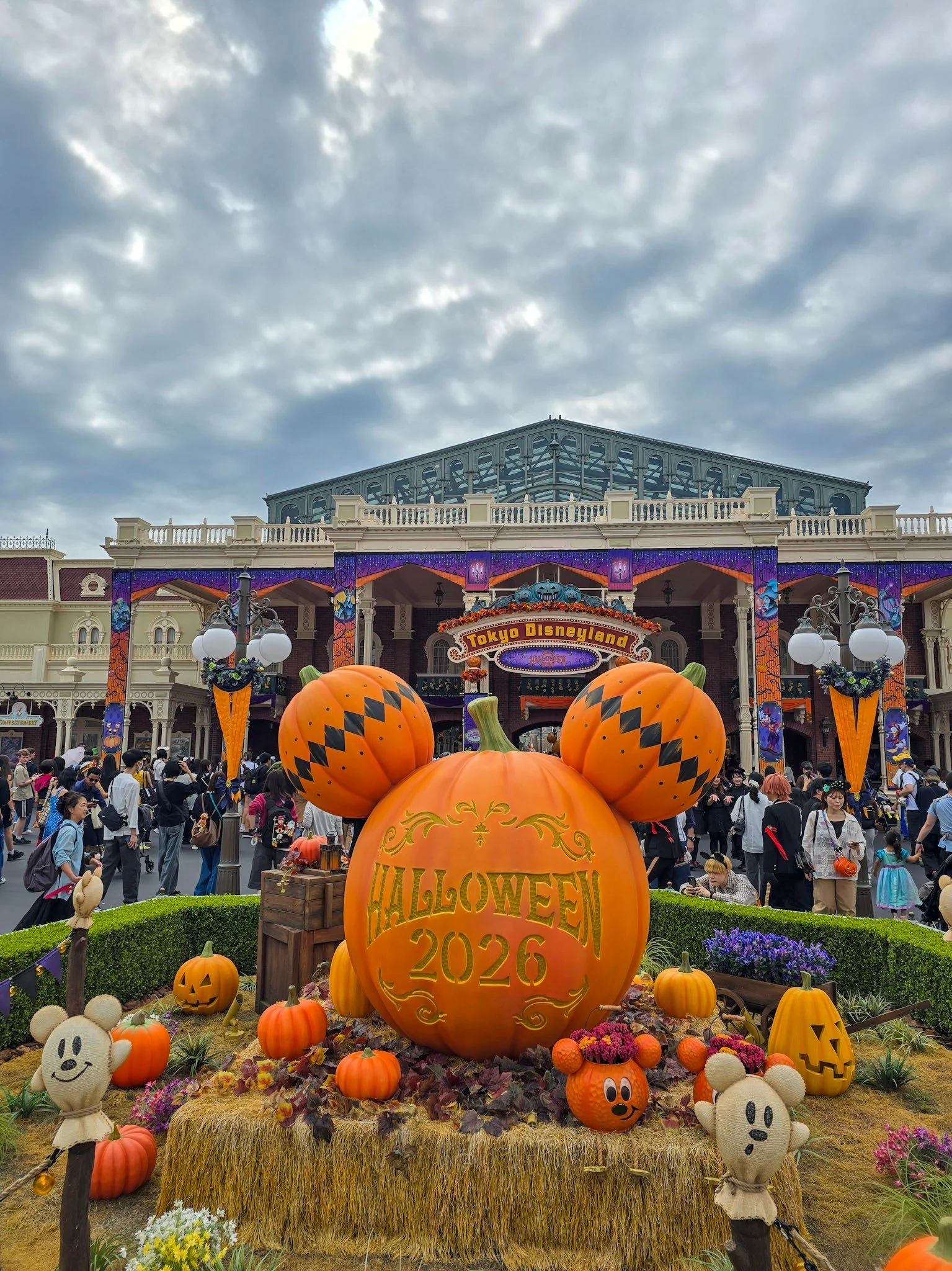 Tokyo Disneyland Halloween entrance