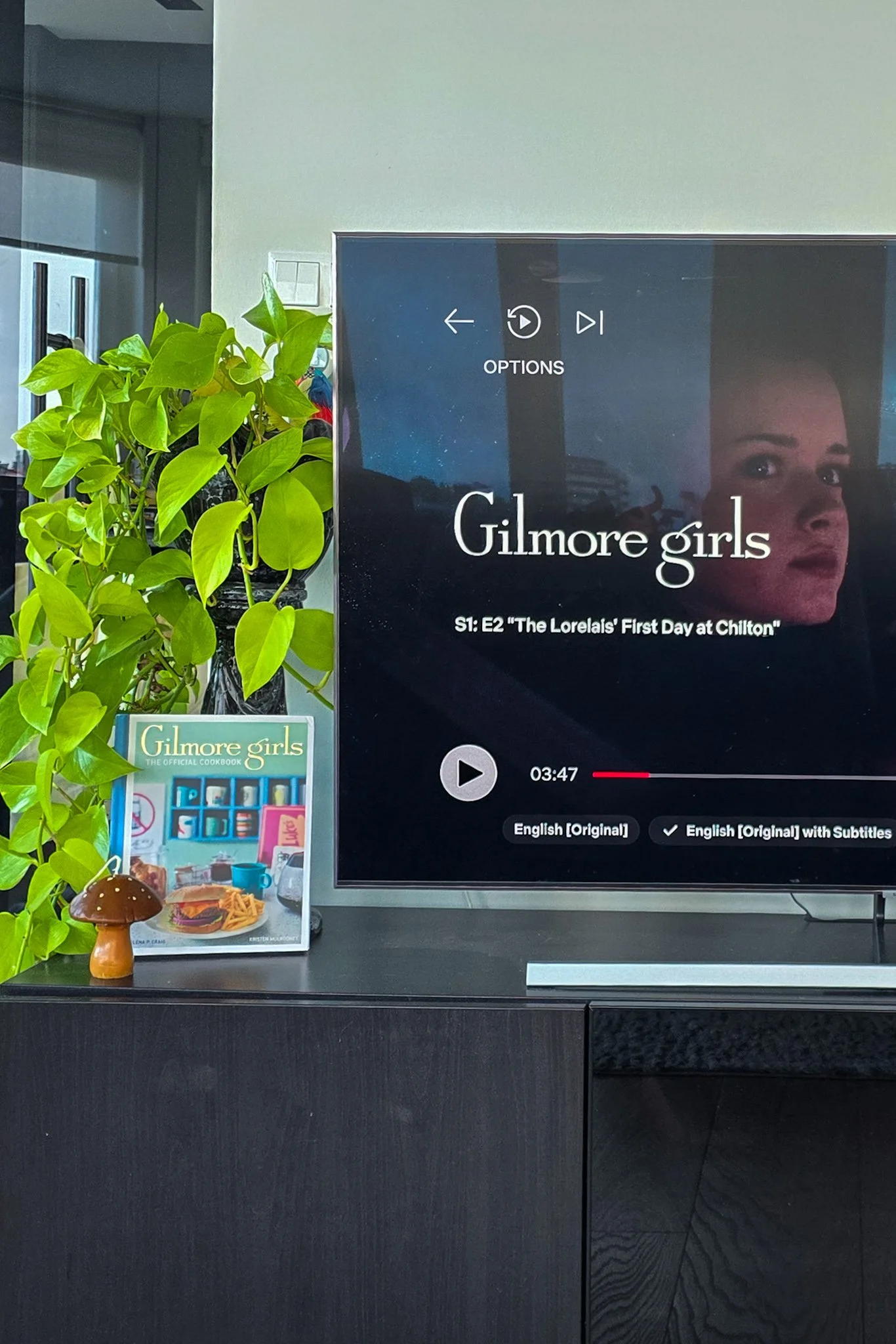 Gilmore girls: Season 1 Episode 2 References Explained
