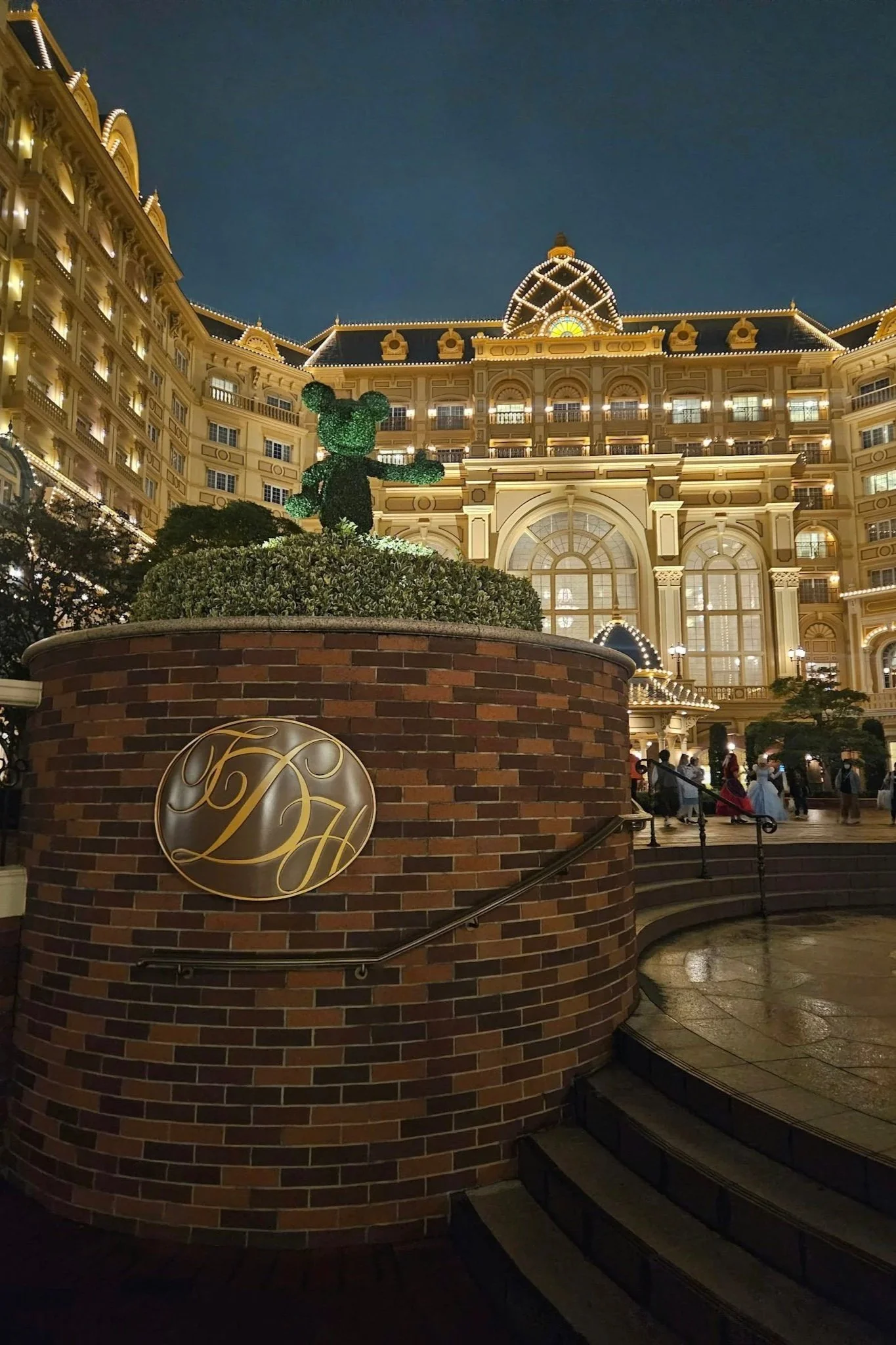 Tokyo Disneyland Hotel Review