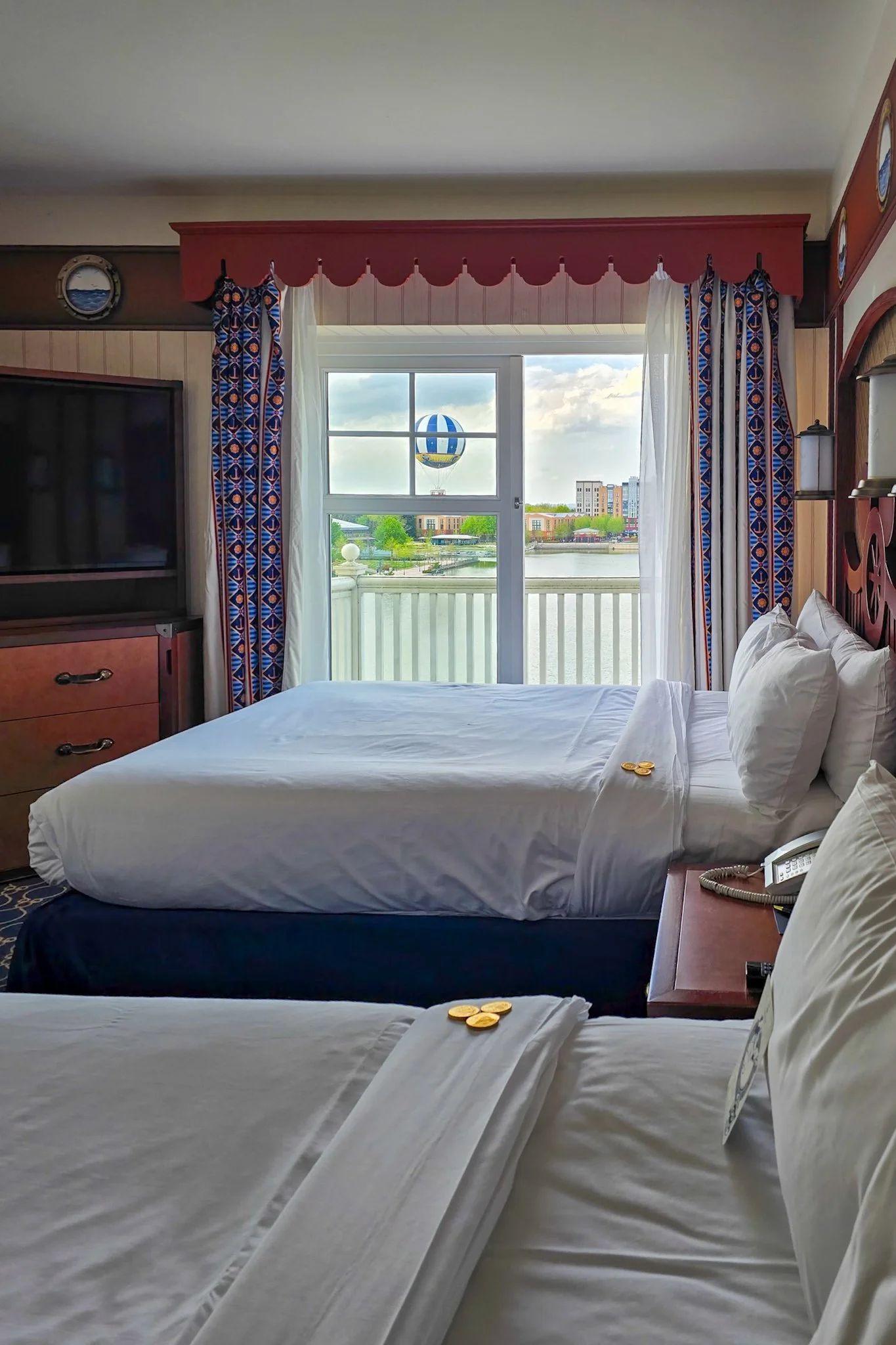 Disneyland Paris Newport Bay Club Hotel Compass ClubRooms