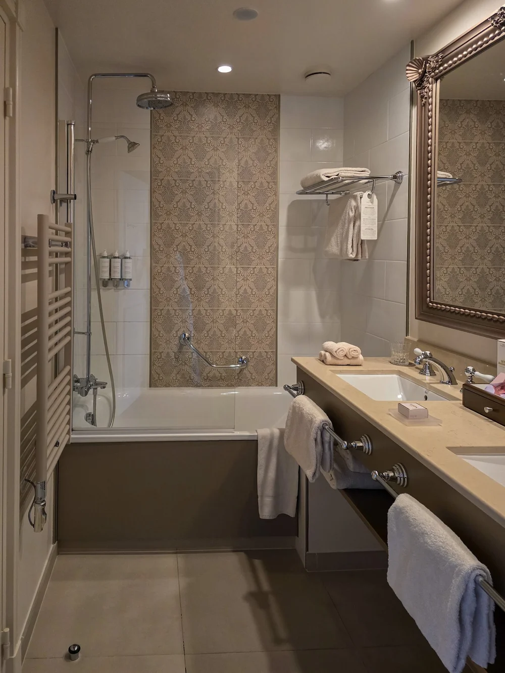 Bathroom Castle Club