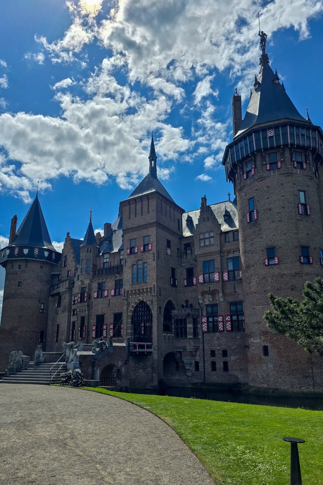 Visiting Kasteel de Haar: A Guide to the Netherlands’ Most Beautiful Castle