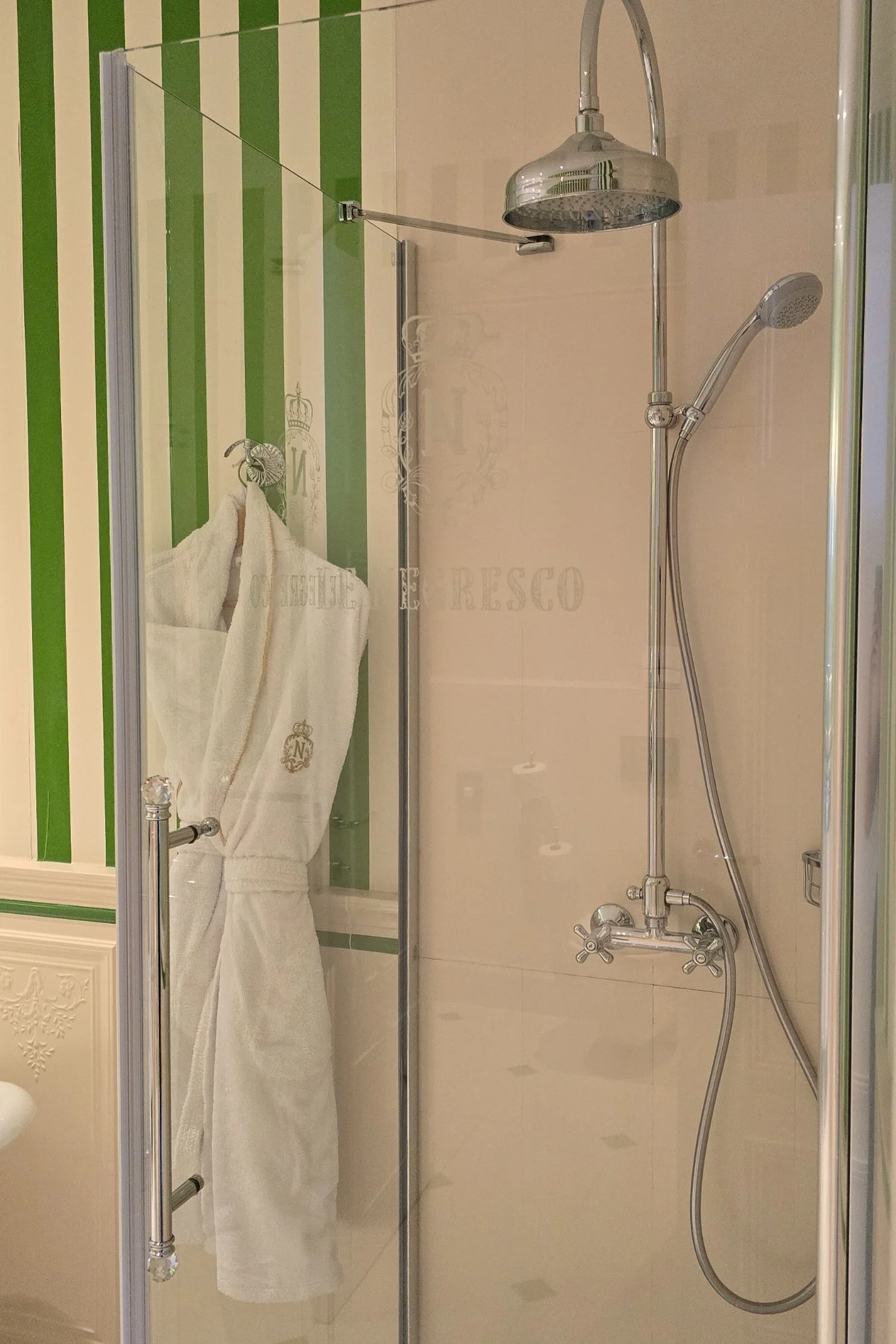 Le Negresco Bathroom