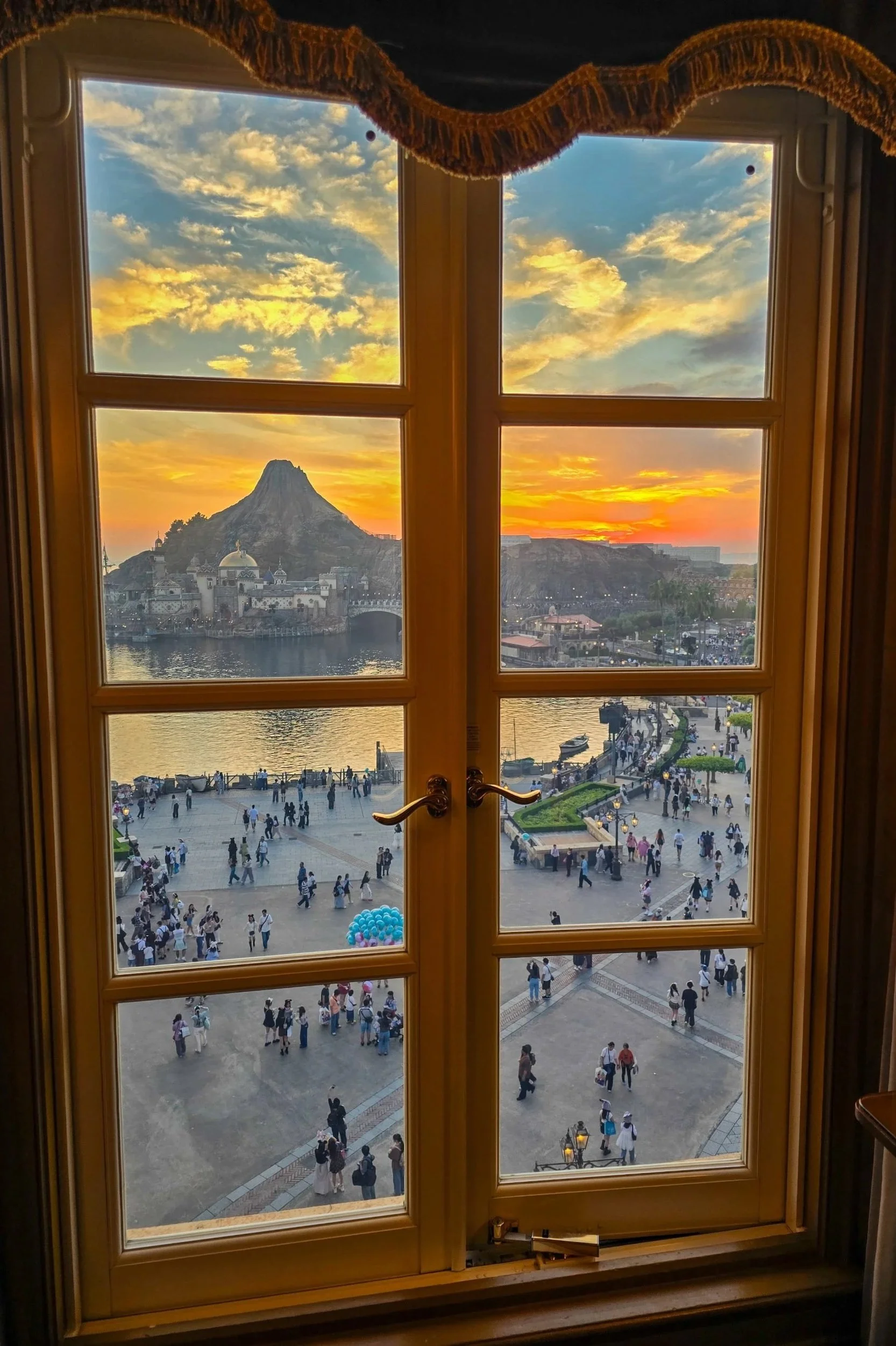 Tokyo DisneySea Hotel MiraCosta Review
