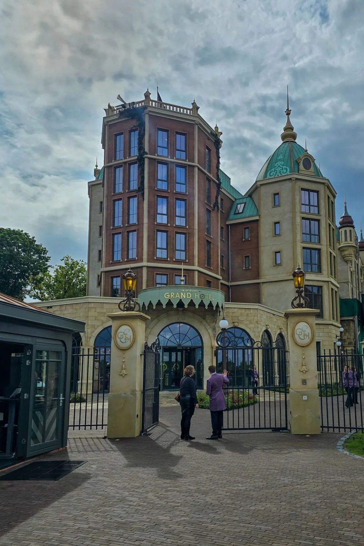 First Look: Efteling Grand Hotel Review &amp; Everything You Need to Know