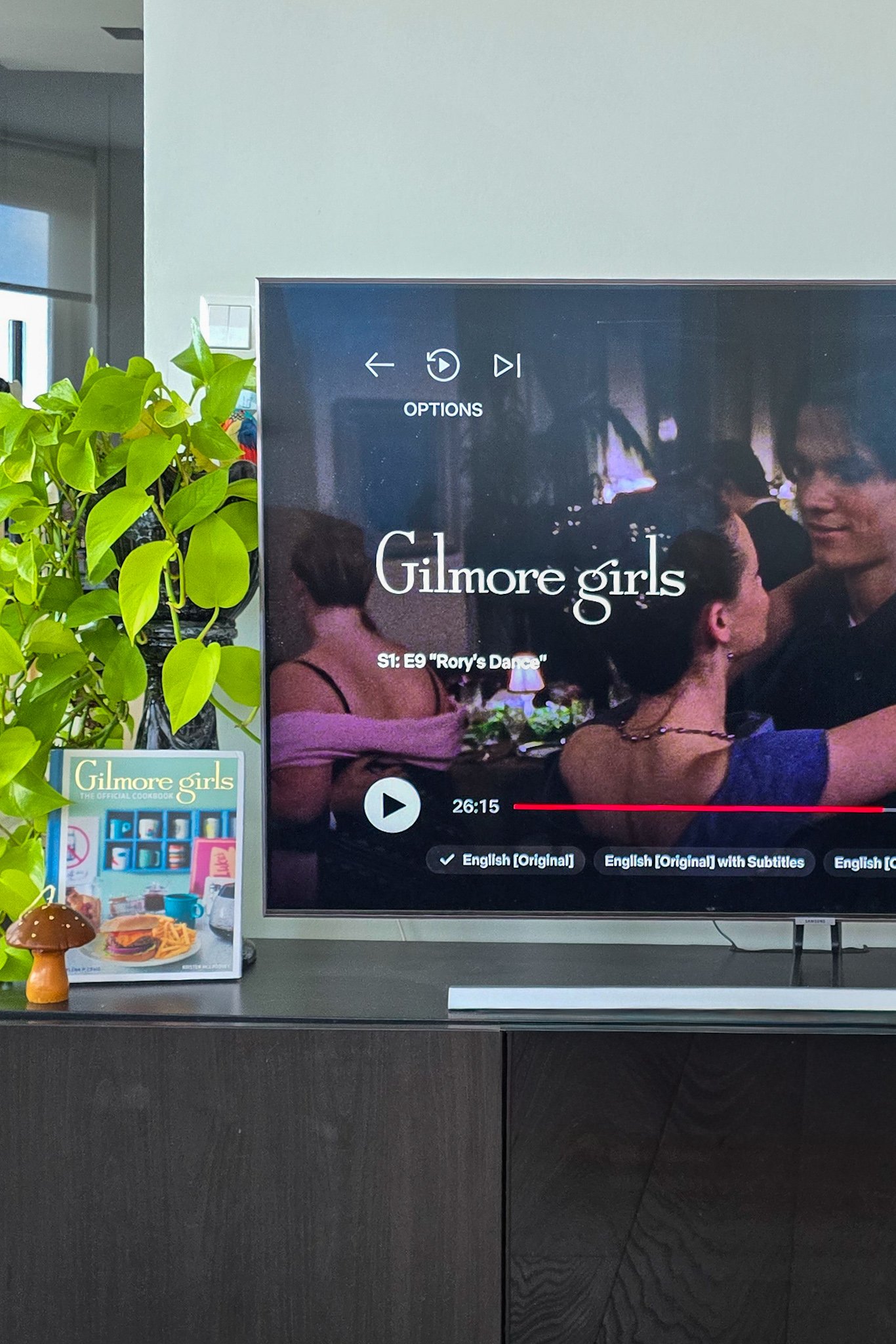 Gilmore girls: Season 1 Episode 10 References Explained