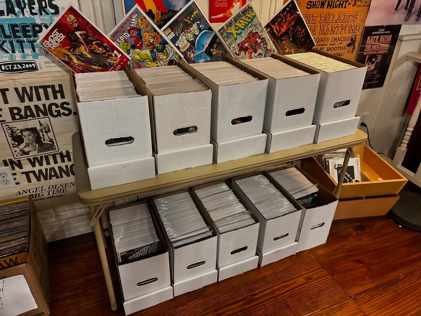 The comics are upstairs and freshly stocked. Nice day for a read, innit?
.
.
.
#DeadWaxRecords #CherokeeStreet #ComicBooks #RecordStore