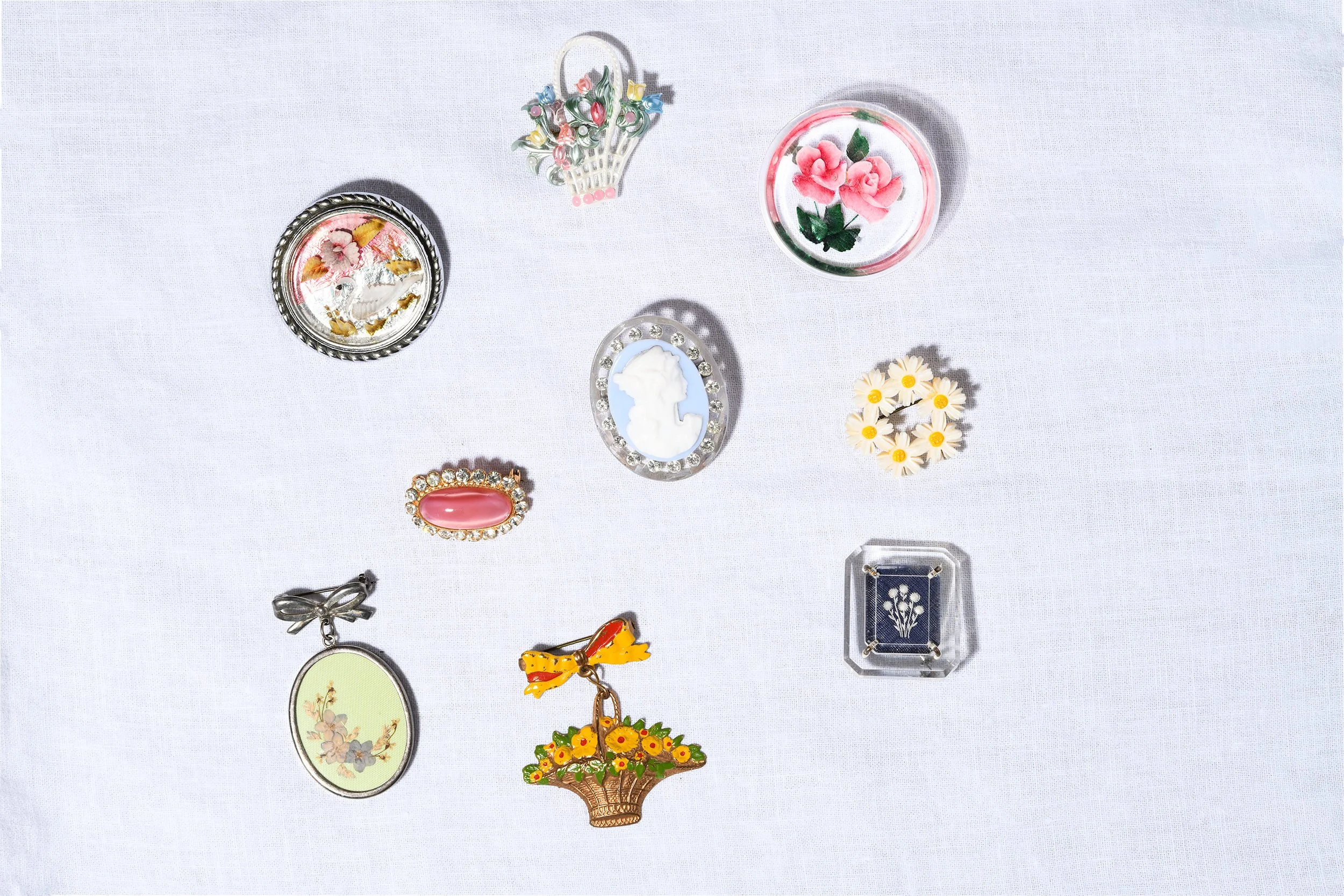 SHOP VINTAGE BROOCHES