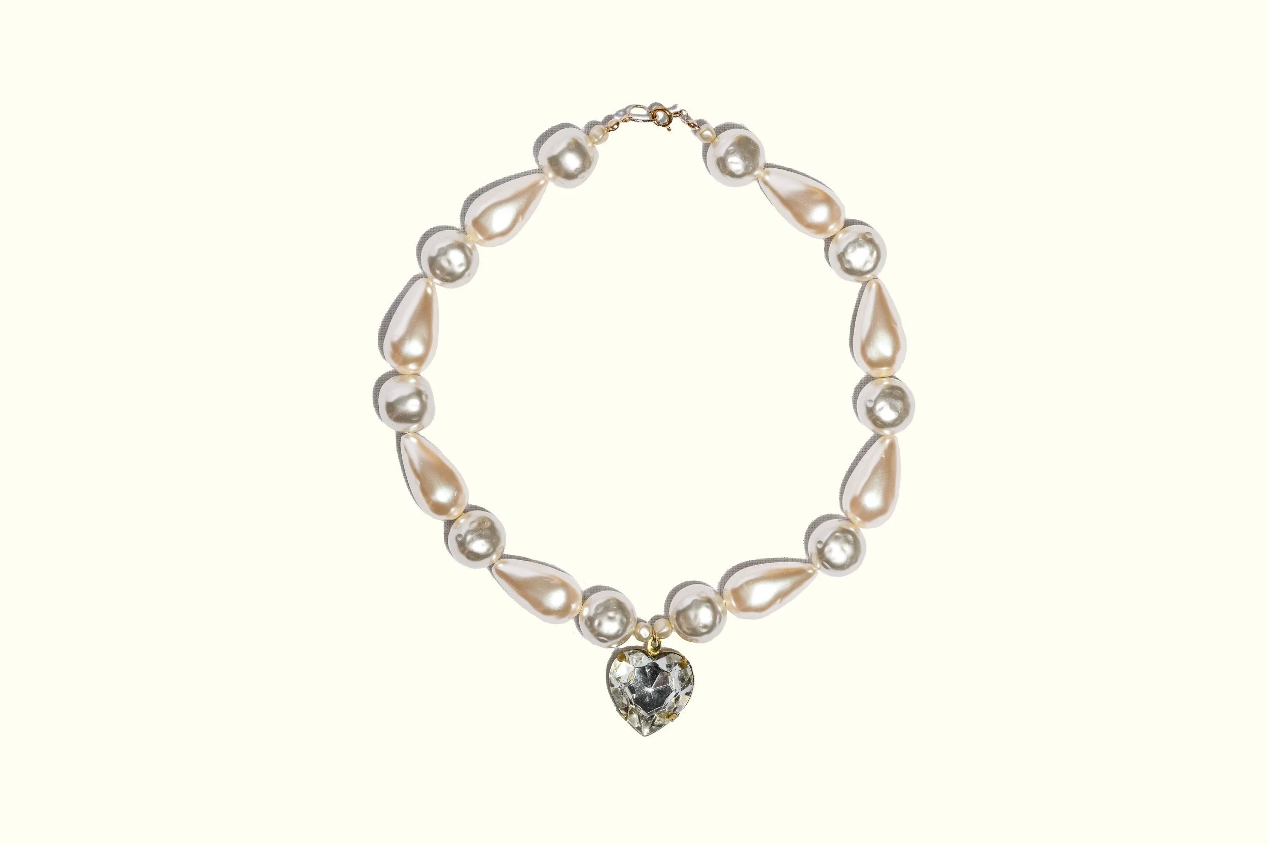 fashion toy chunky pearl necklace with statement heart pendant-1.jpg