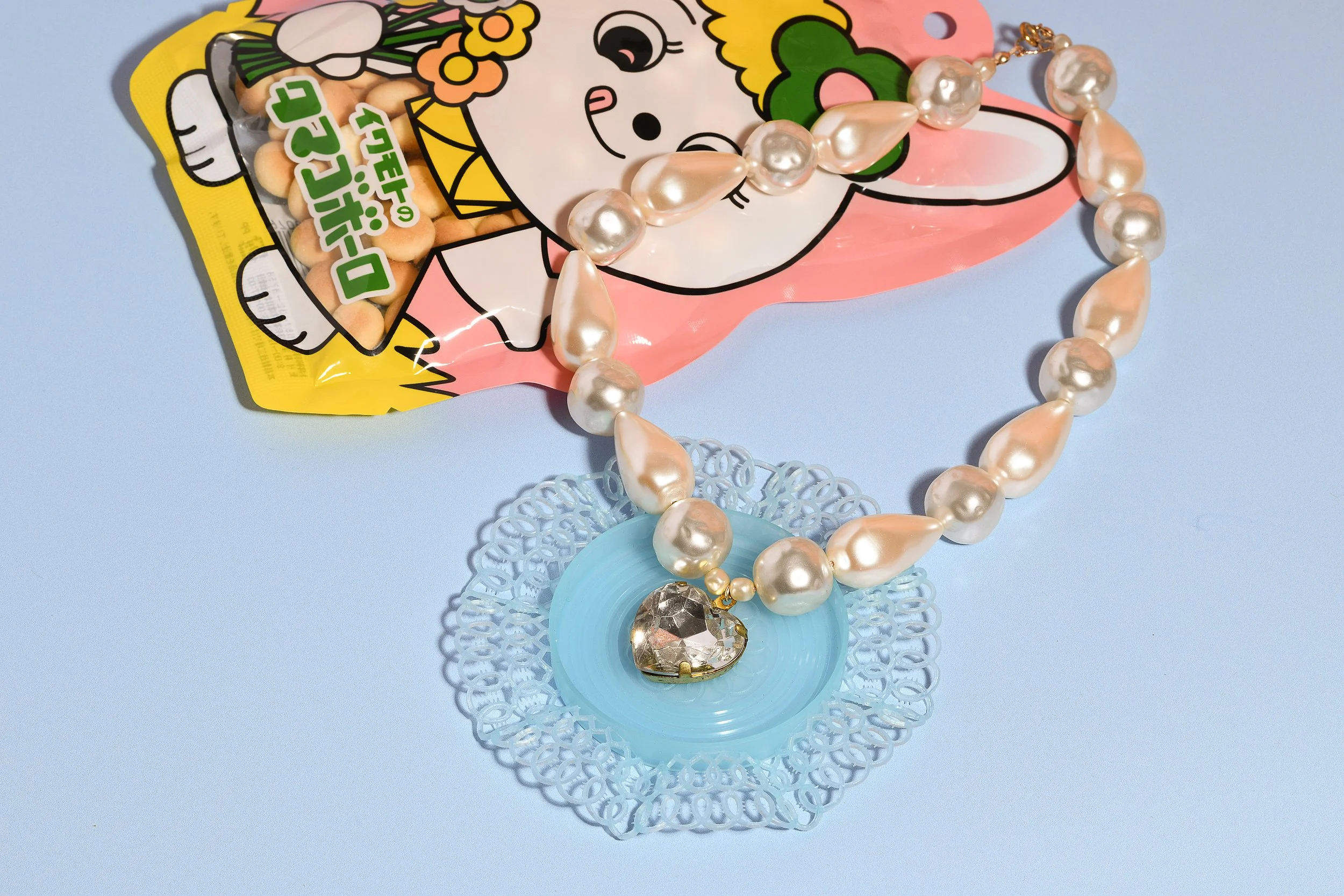 fashion toy chunky pearl necklace with statement heart pendant-2.jpg