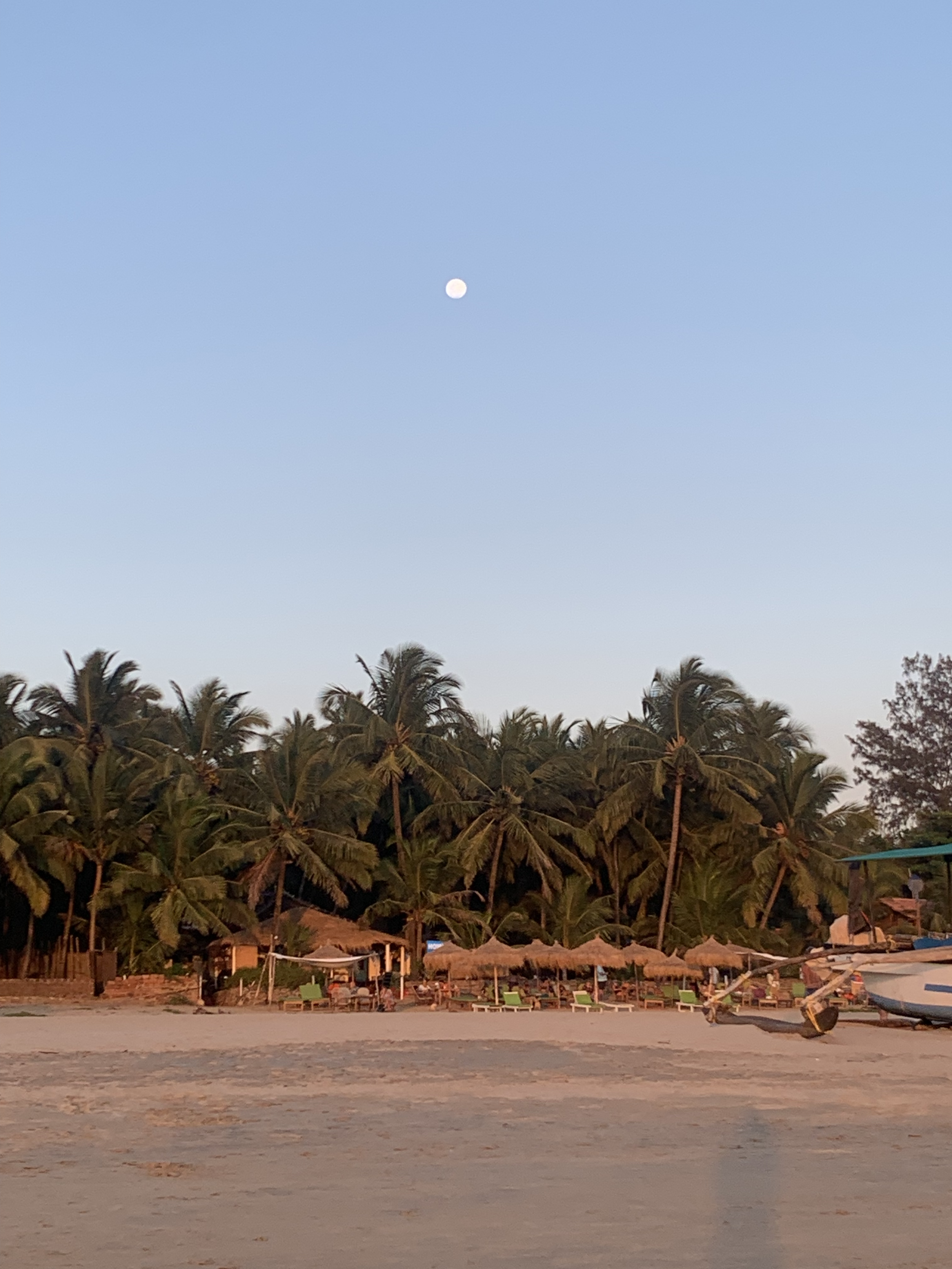 goa plage lune 2.png