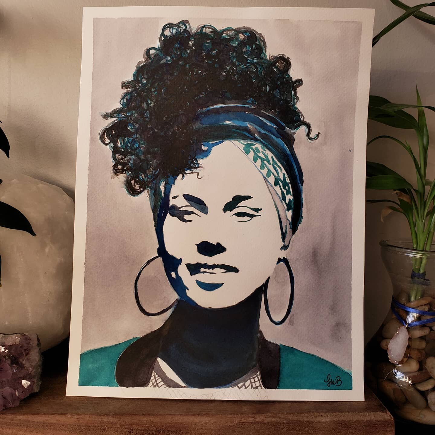 After studying the anatomy of a human face, when I look at people, all I see are shapes😆
People have been asking how I do these high-contrast paintings! Heres a look into my process;
🔹️simple sketch of Alicia Keys in pencil
🔹️ a sharpie to draw in